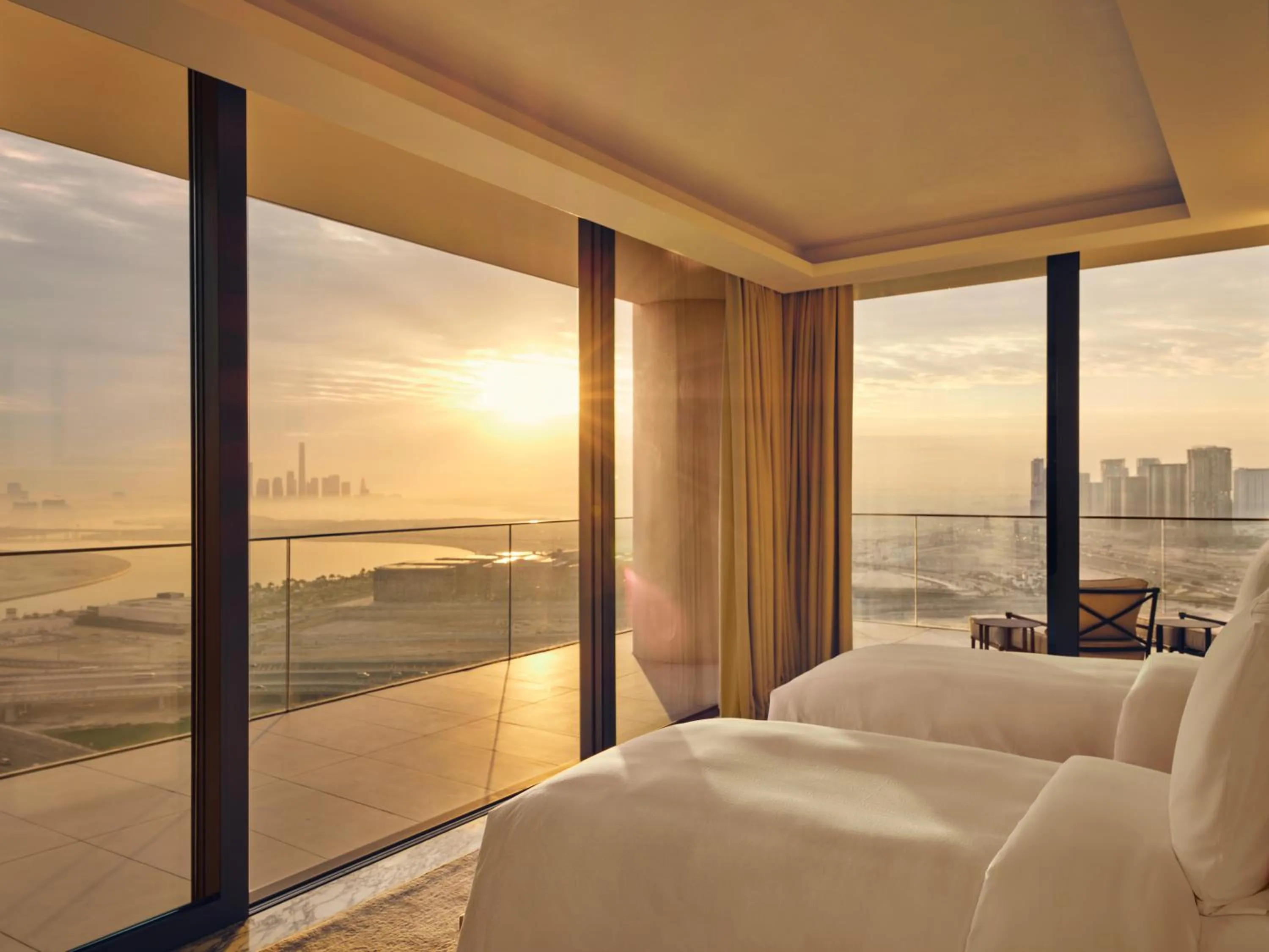 Bedroom, Bed in The Lana - Dorchester Collection