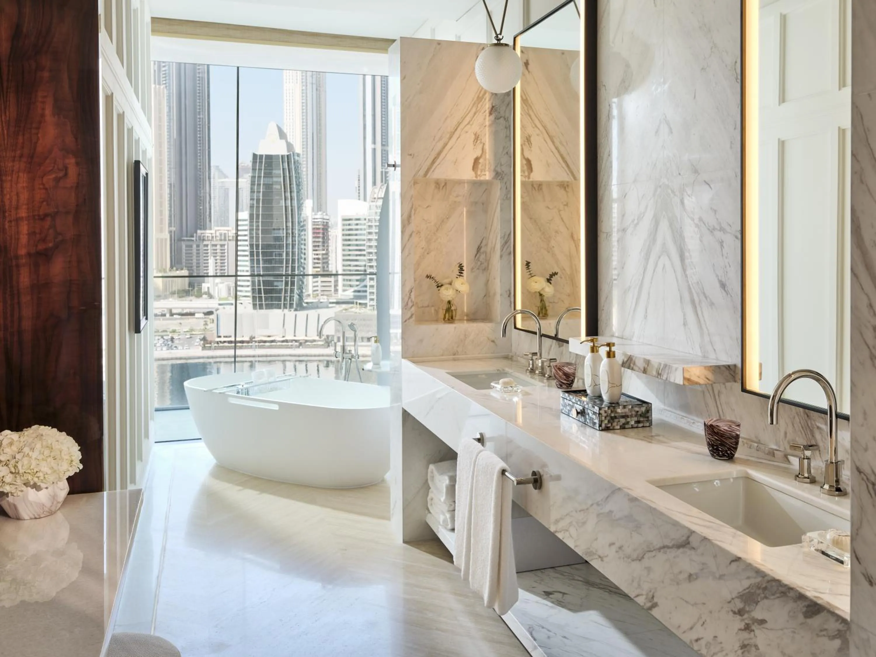 Bathroom in The Lana - Dorchester Collection