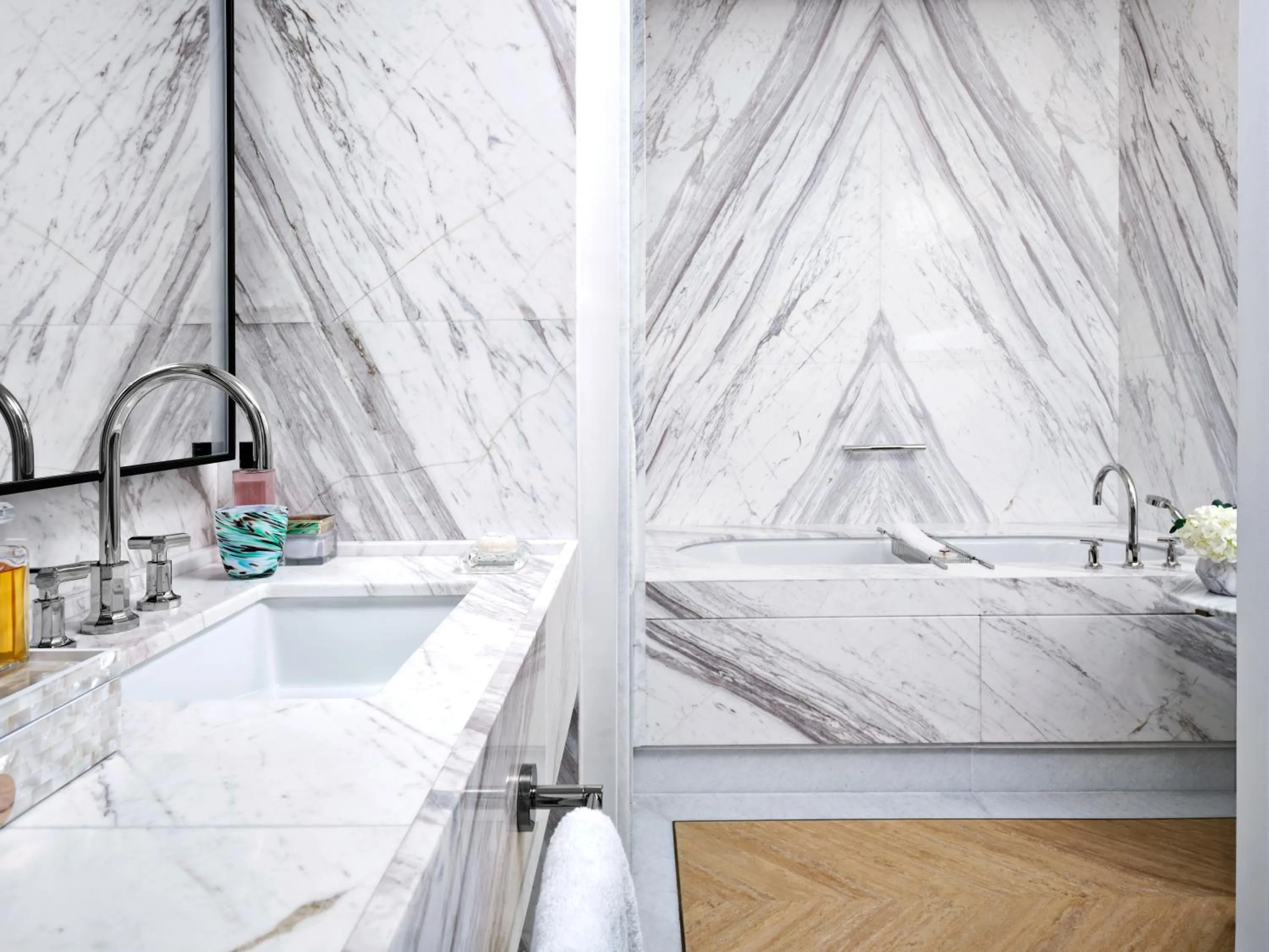 Bathroom, Bed in The Lana - Dorchester Collection