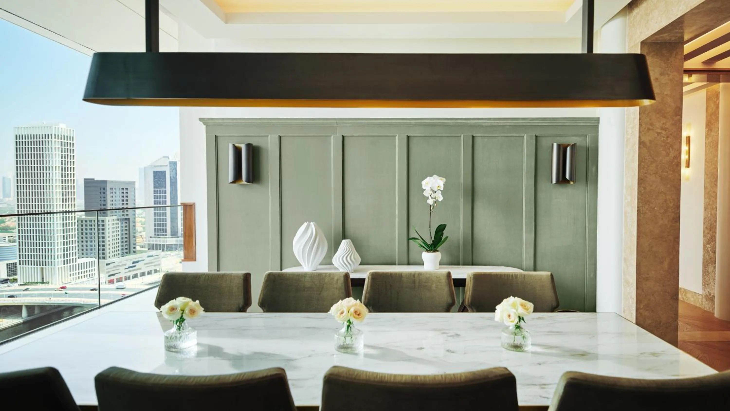 Dining area in The Lana - Dorchester Collection