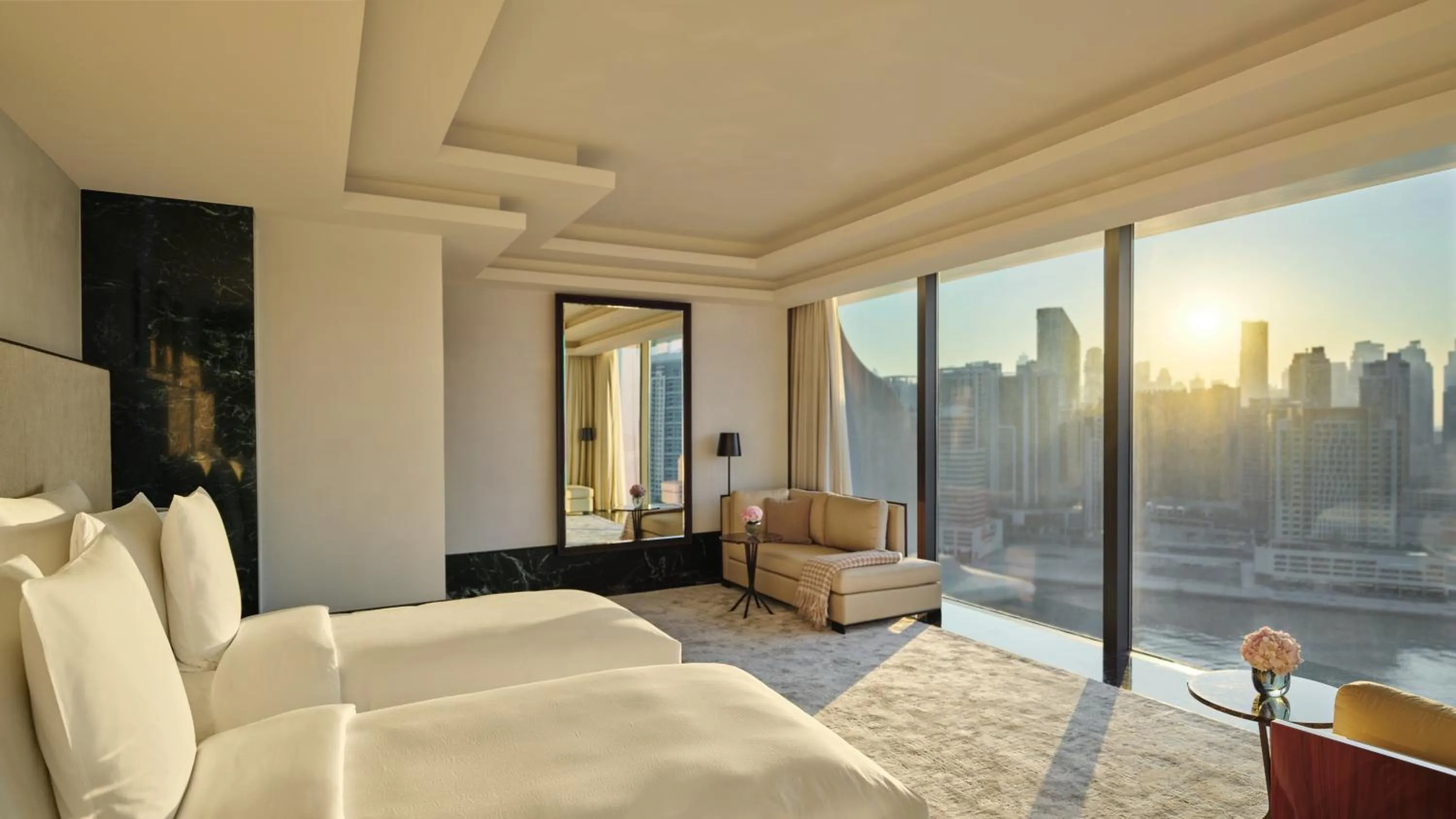 Bedroom, Bed in The Lana - Dorchester Collection