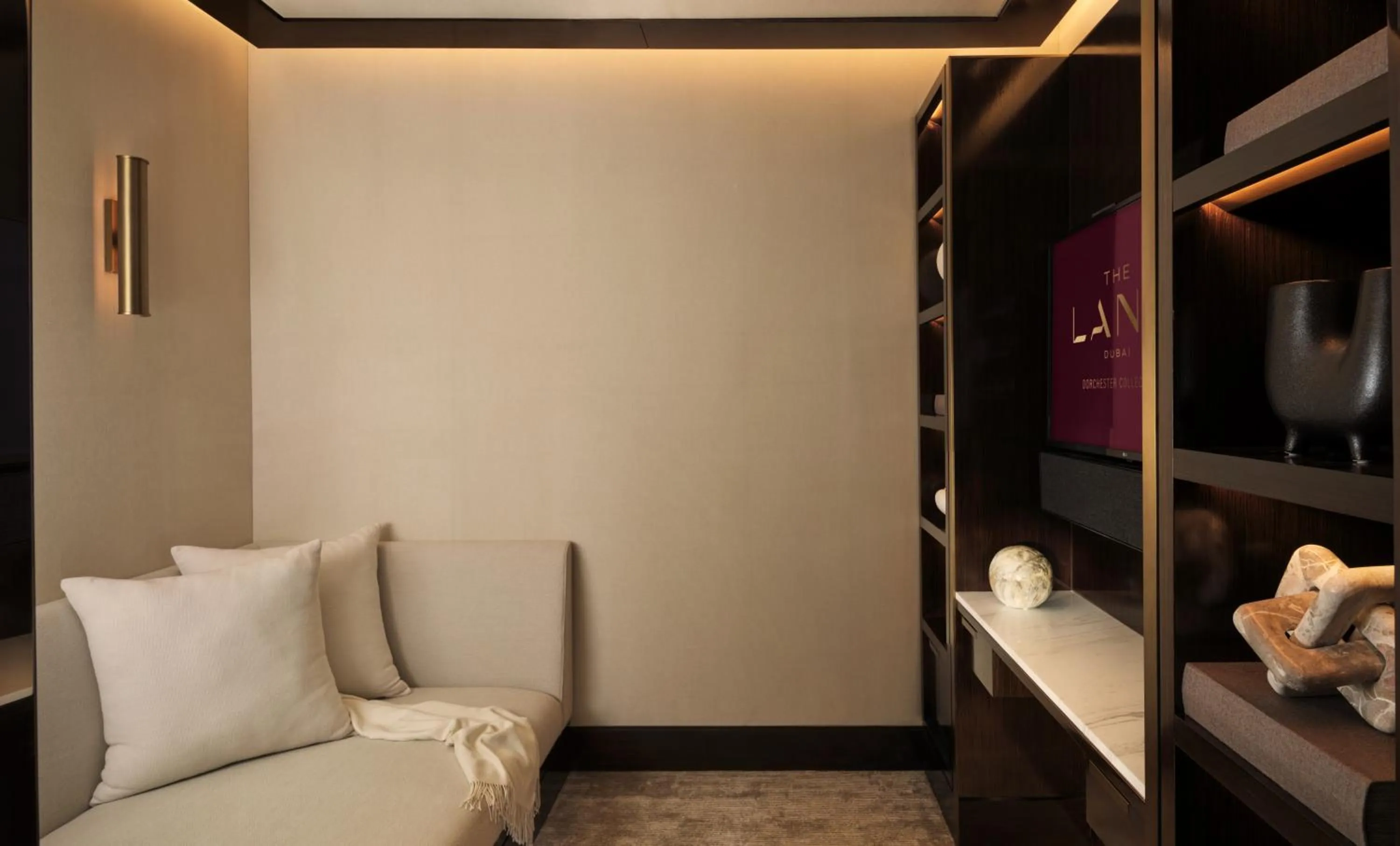 Communal lounge/ TV room, Bed in The Lana - Dorchester Collection