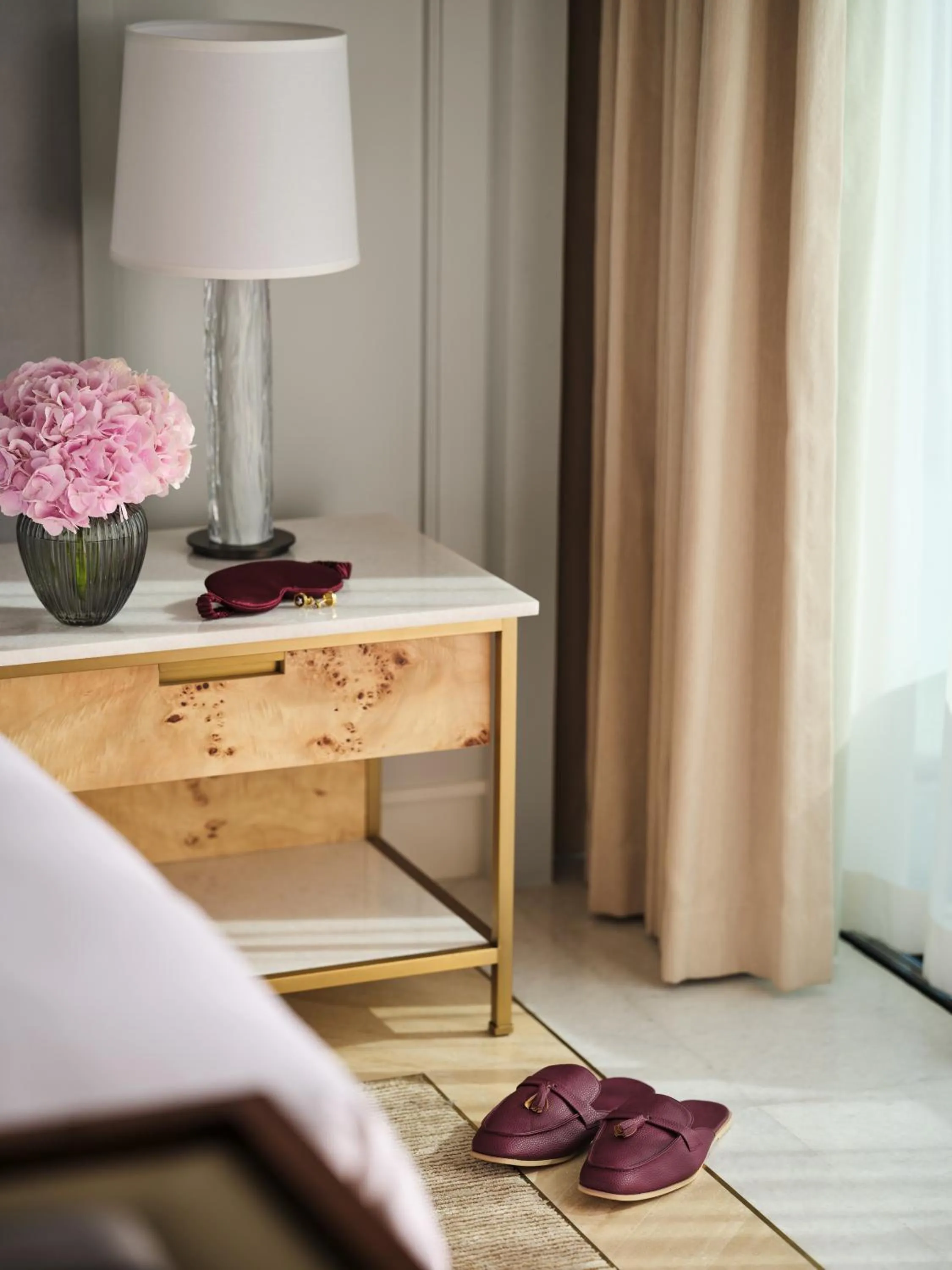 Bedroom, Bed in The Lana - Dorchester Collection