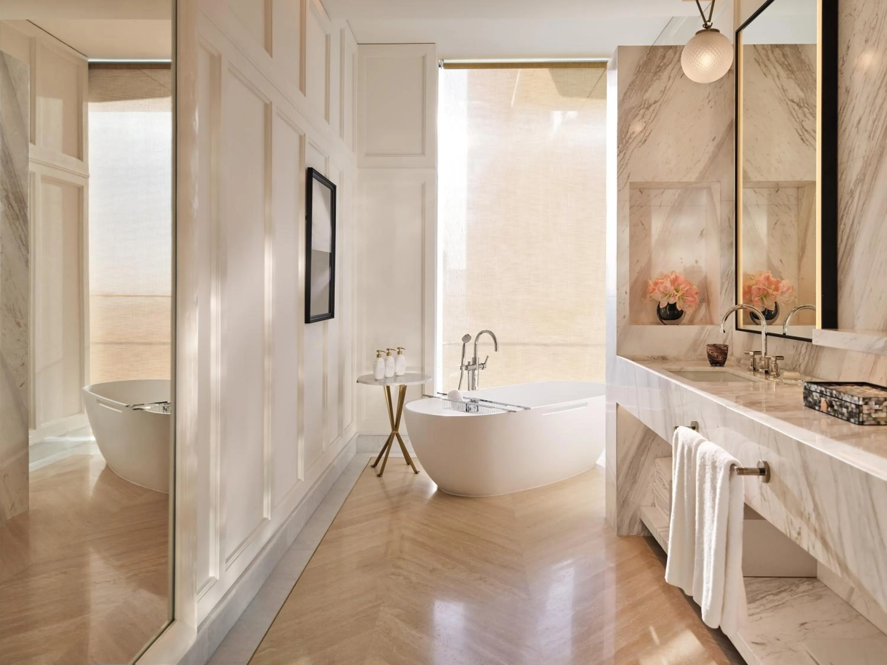 Bathroom in The Lana - Dorchester Collection