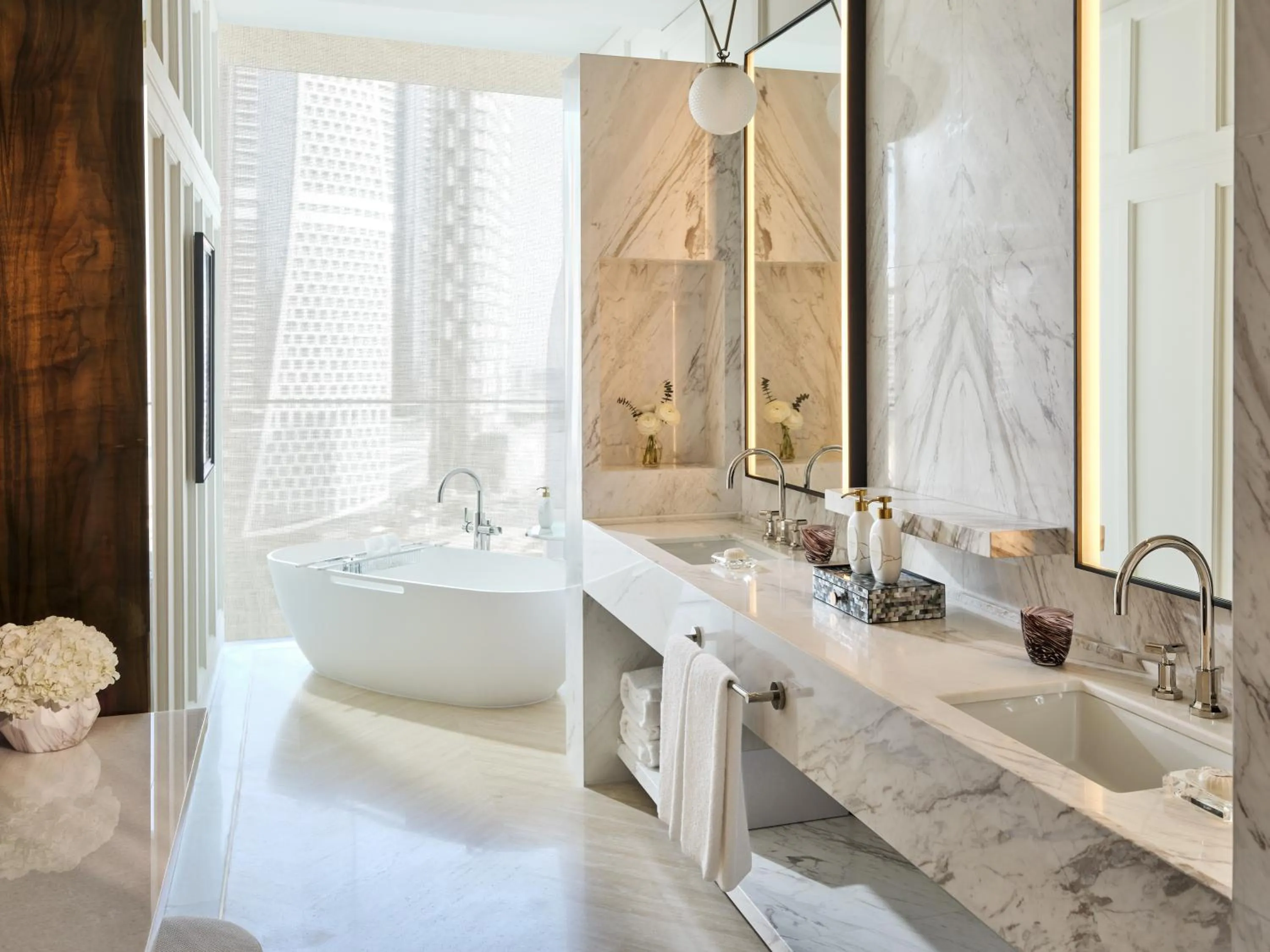 Bathroom in The Lana - Dorchester Collection