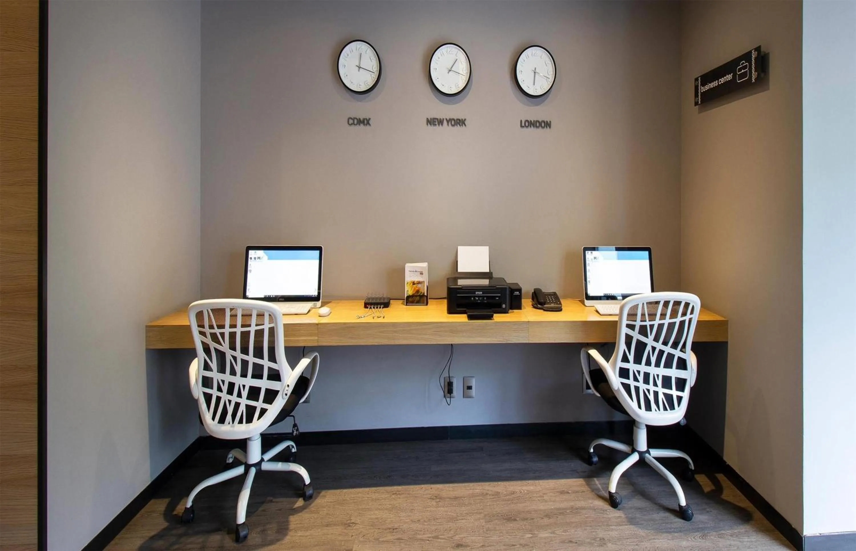 Business facilities in Hotel MX aeropuerto CDMX, Trademark Collection by Wyndham