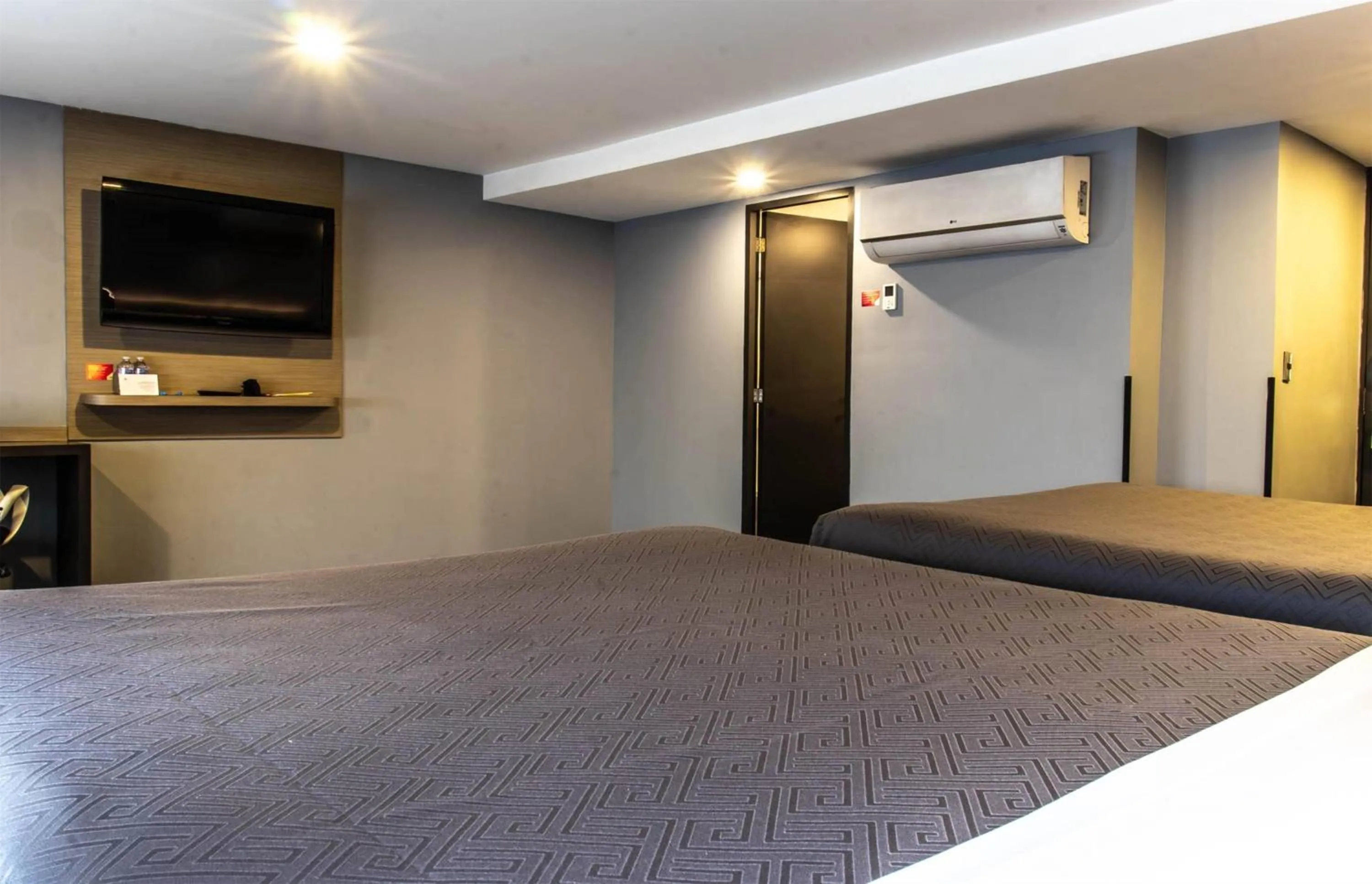 Photo of the whole room, Bed in Hotel MX aeropuerto CDMX, Trademark Collection by Wyndham