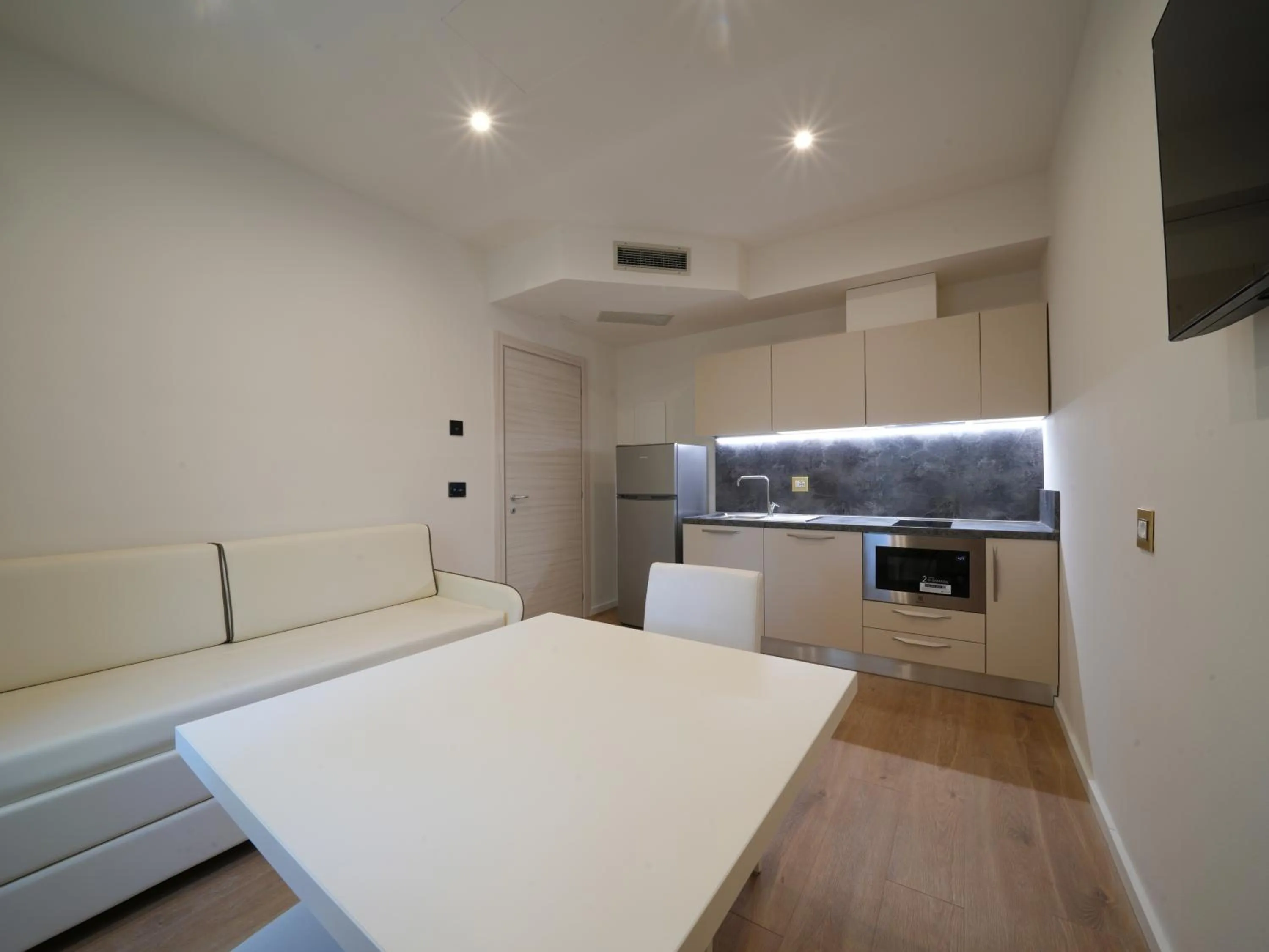 Kitchen or kitchenette in Hotiday Castiglioncello Suite