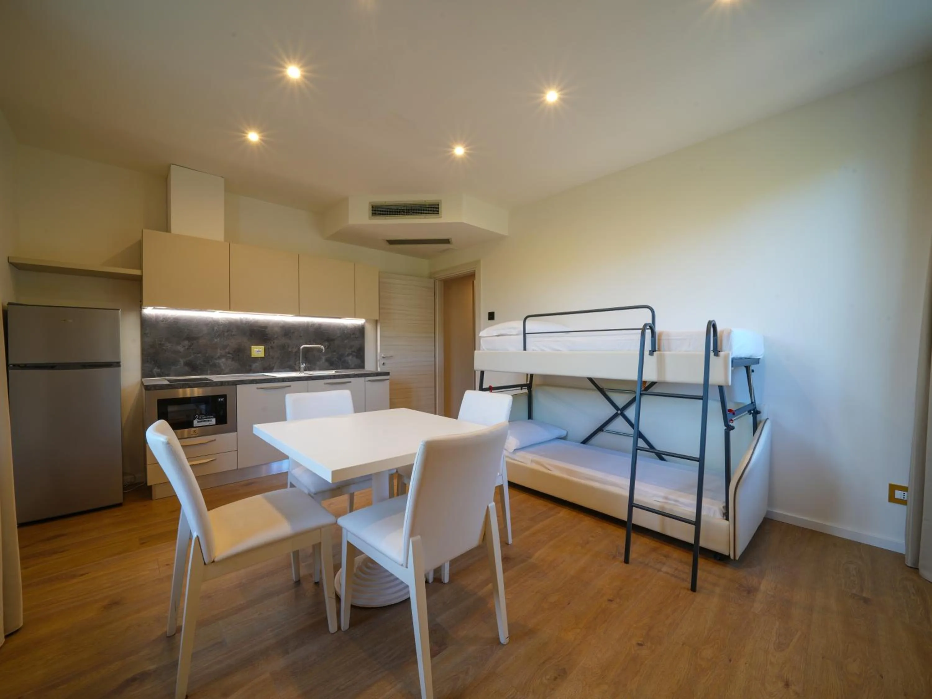 Dining area, Bed in Hotiday Castiglioncello Suite