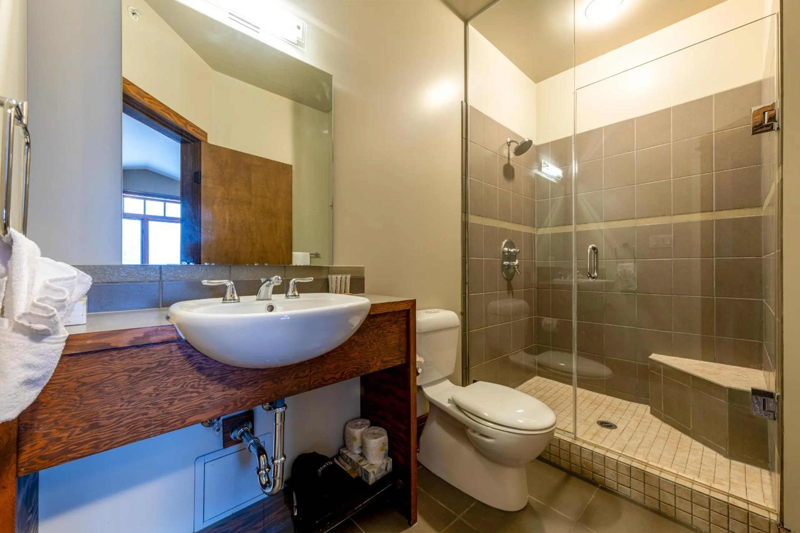 Shower in Copper Horse Lodge