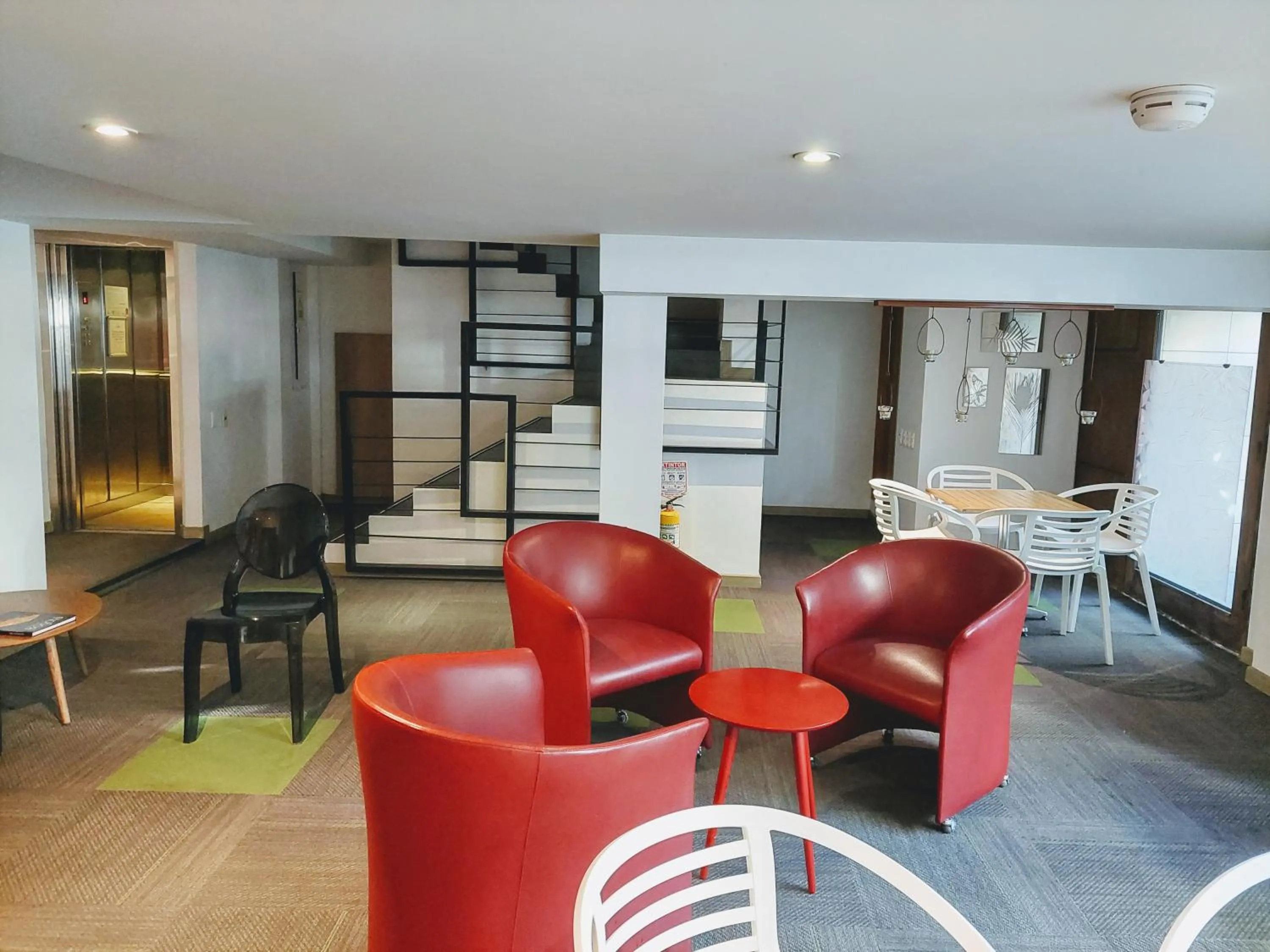 Business facilities in Hotel Viaggio Teleport City Suites