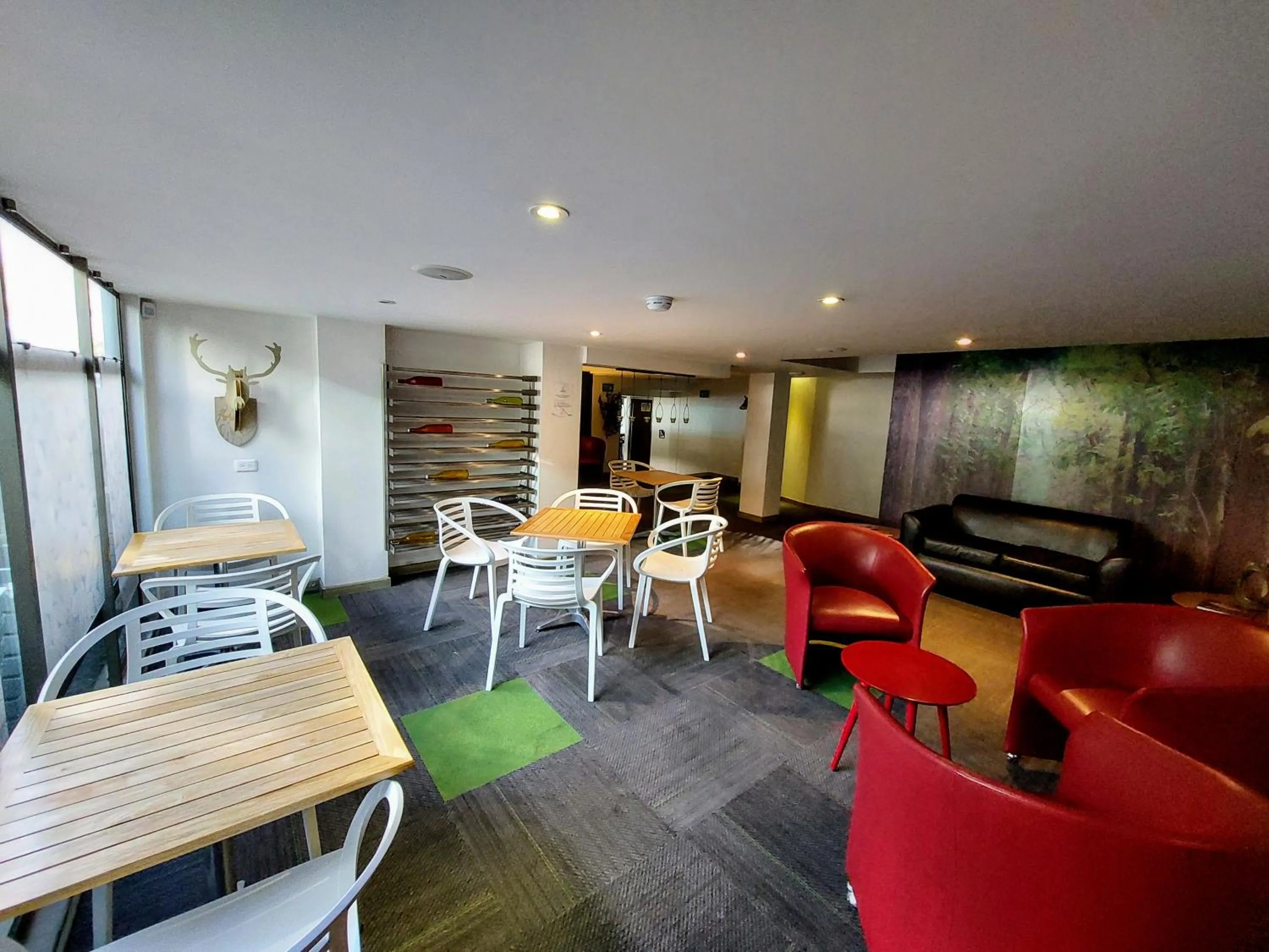 Restaurant/places to eat in Hotel Viaggio Teleport City Suites