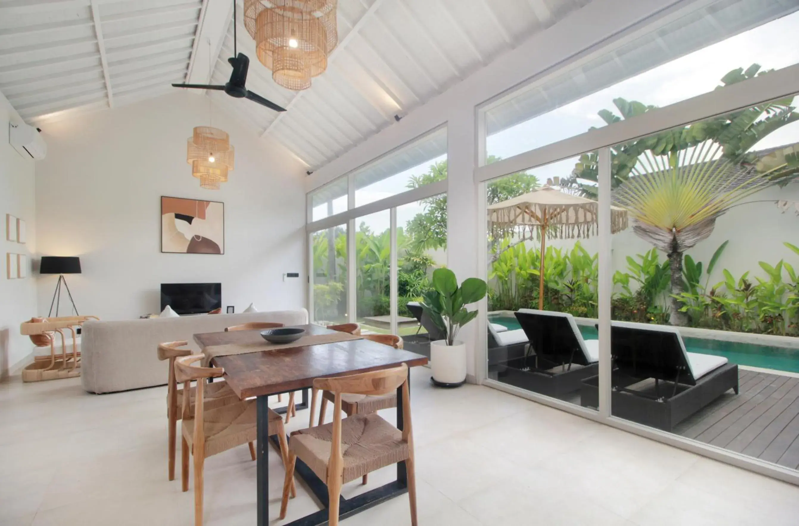 DELUXE Three Bedroom Villa with Private Pool in Echo Beach Villa and Apartment DELUXE Three Bedroom Villa with Private Pool in Echo Beach Villa and Apartment