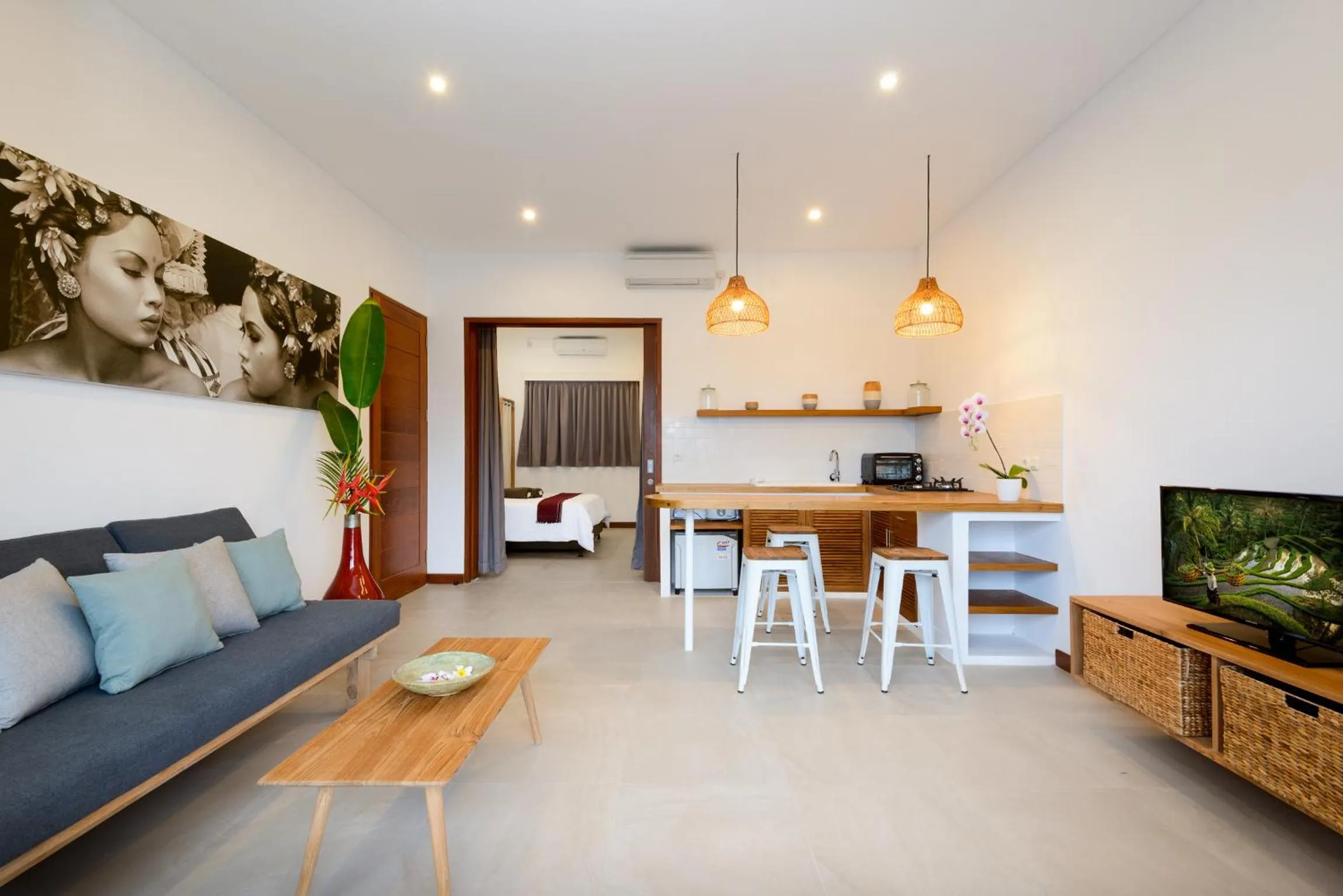 Kitchen or kitchenette in Echo Beach Villa and Apartment