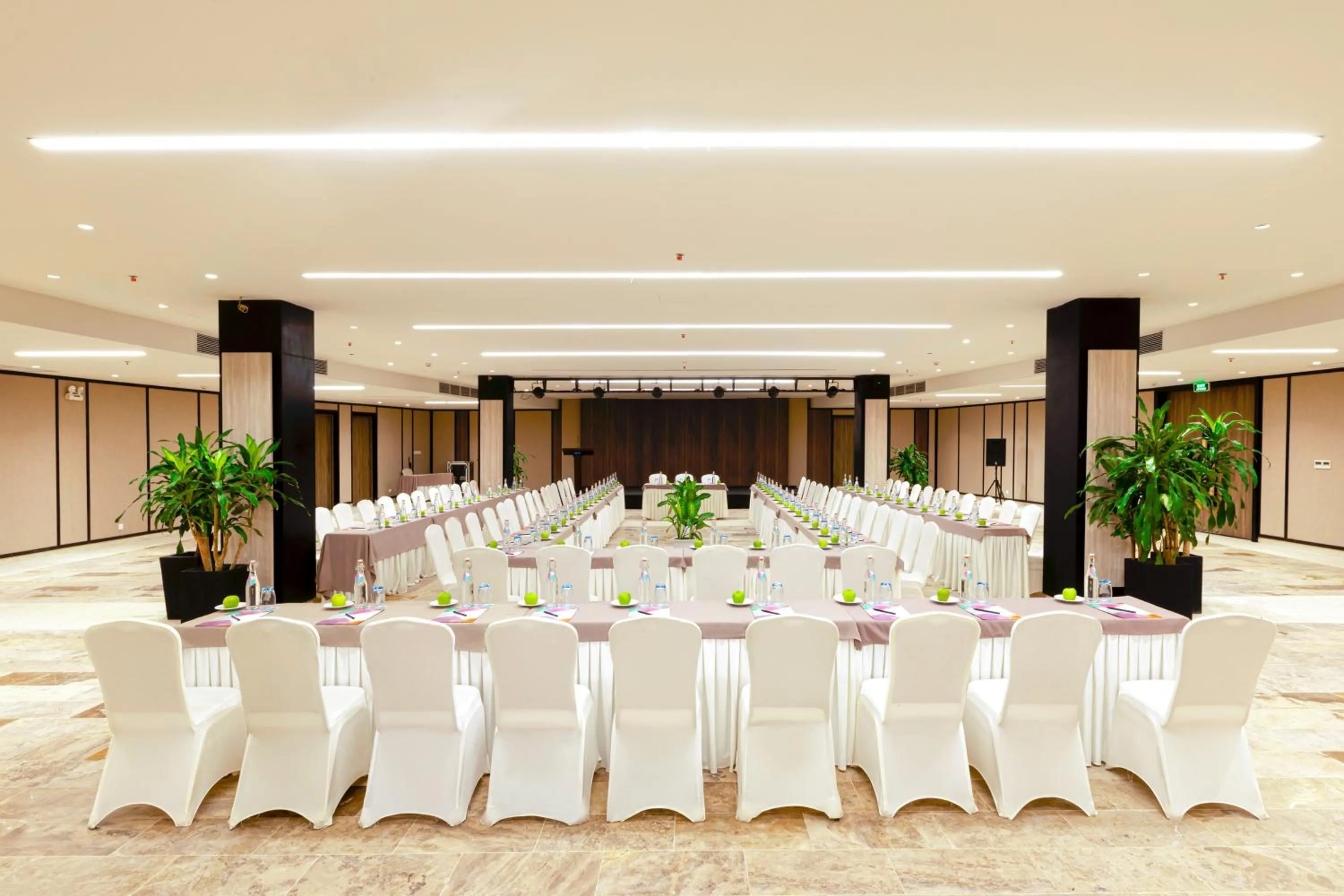 Business facilities in Melia Danang Beach Resort