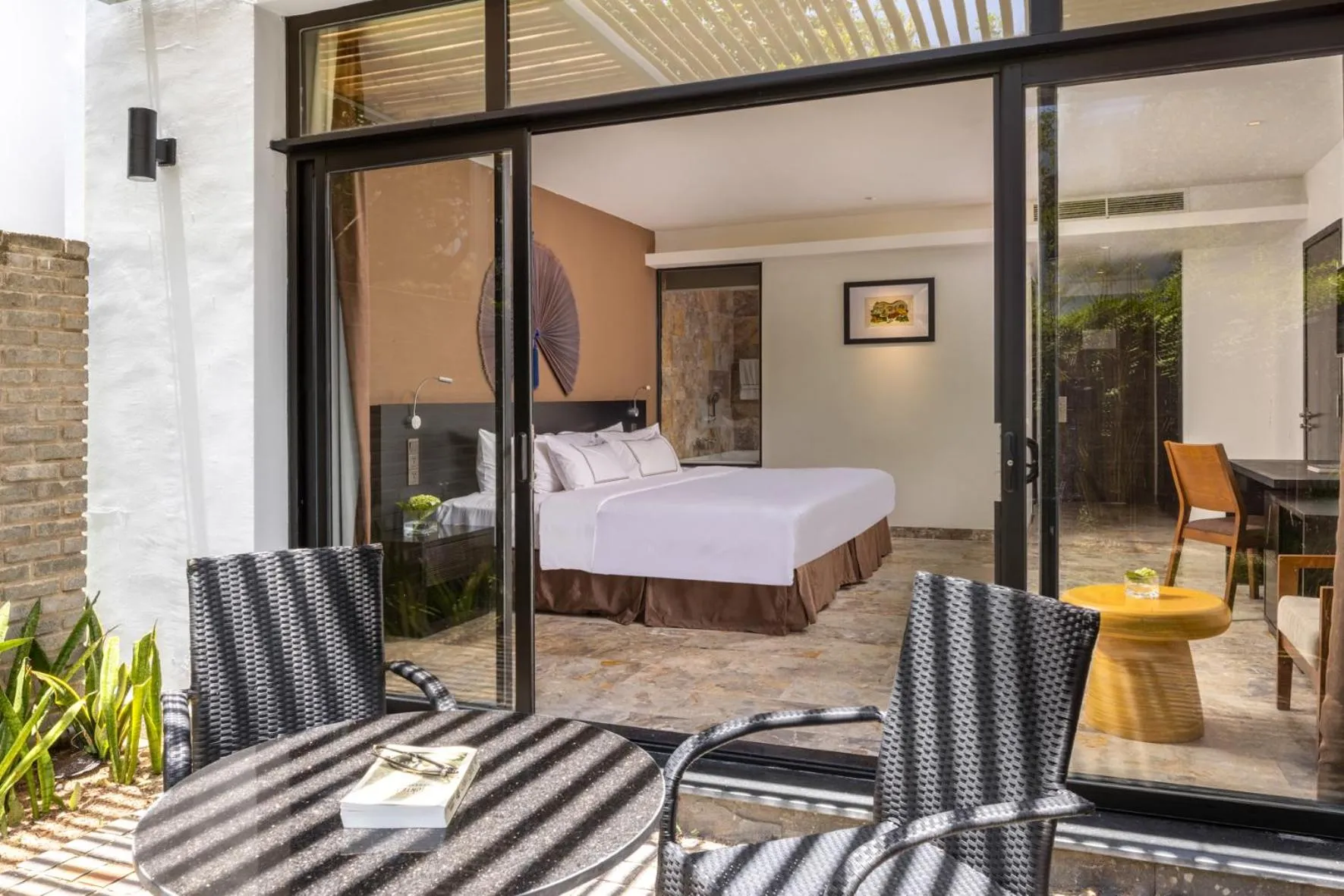 Bed in Melia Danang Beach Resort