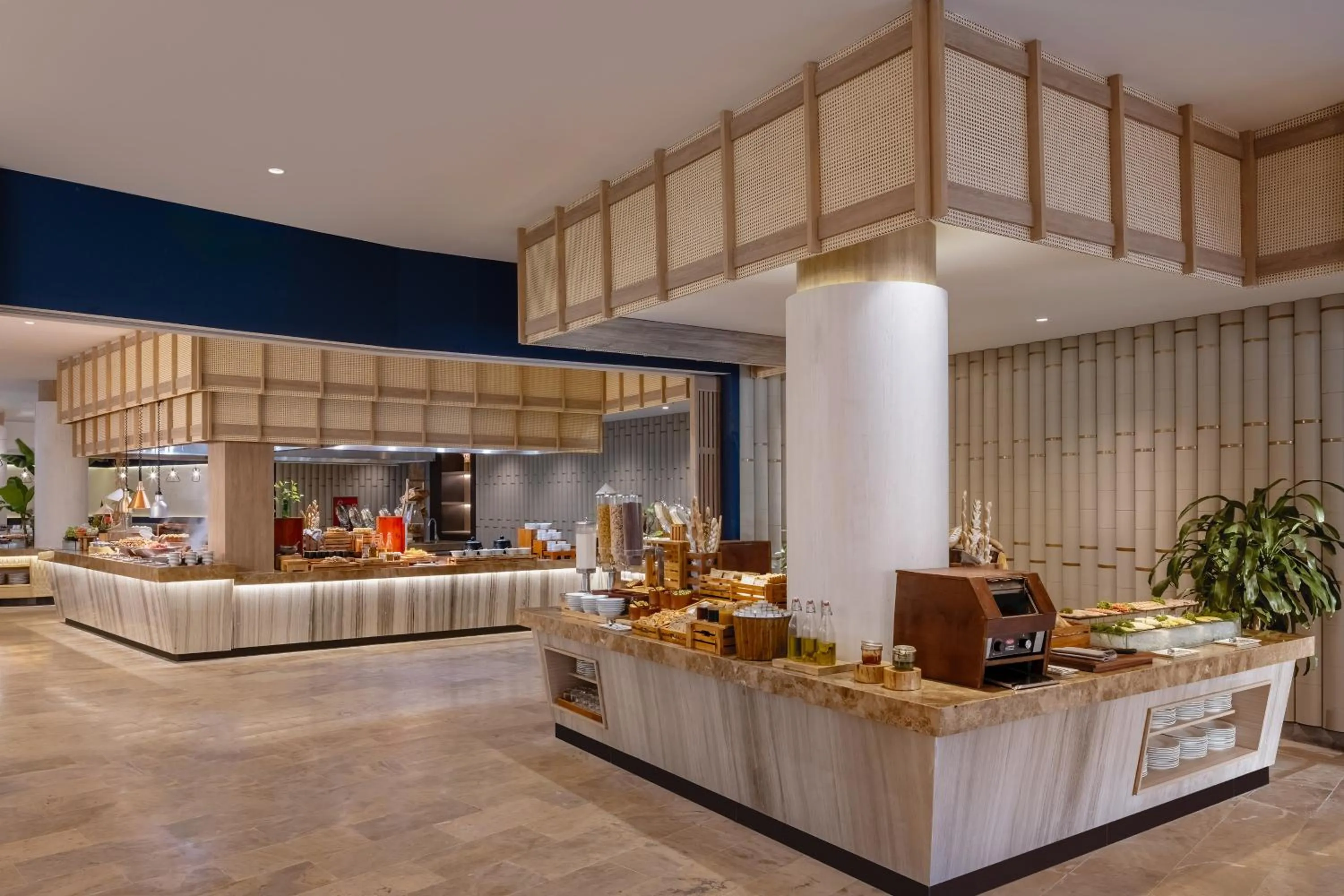 Restaurant/places to eat in Melia Danang Beach Resort