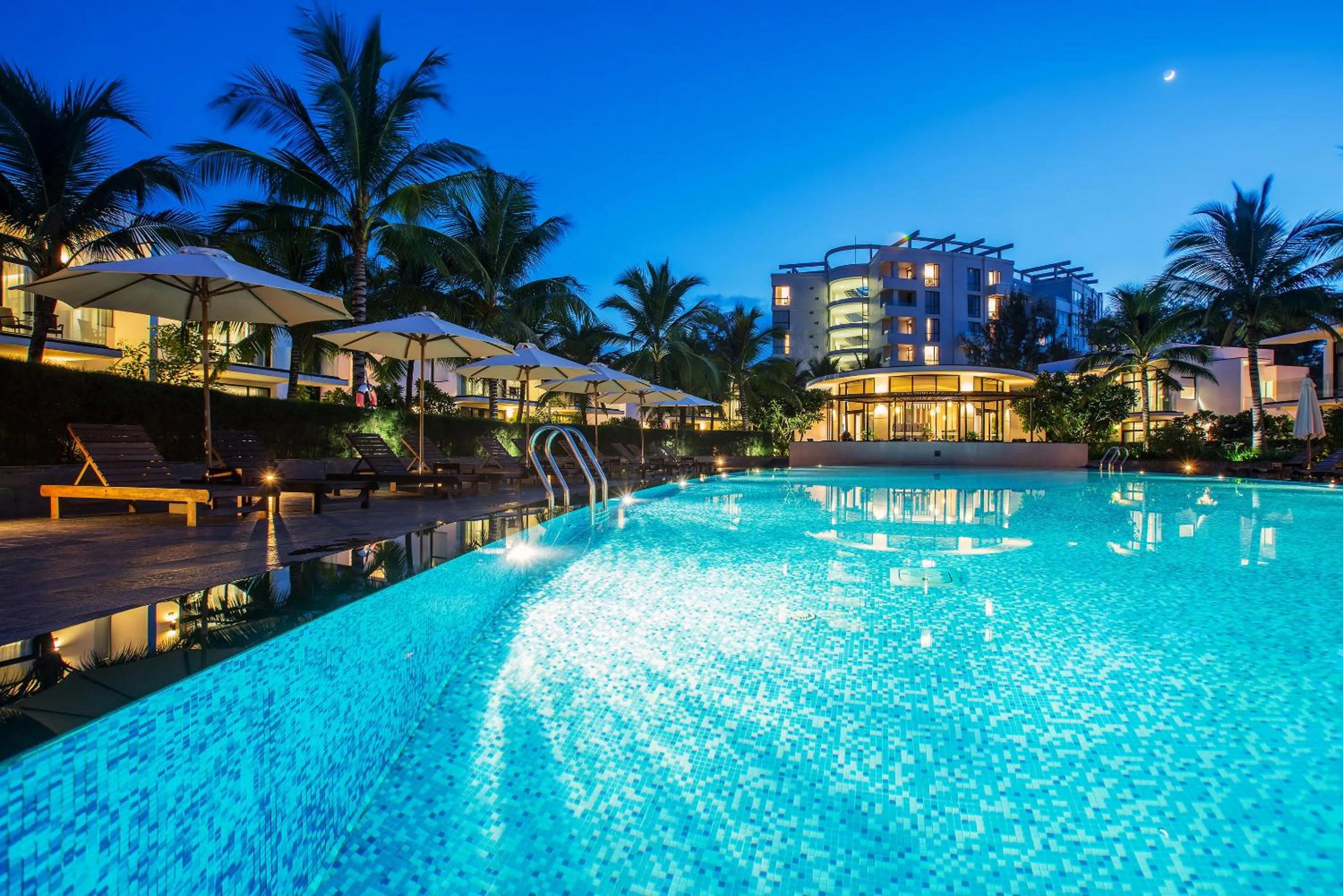 Swimming pool in Melia Danang Beach Resort