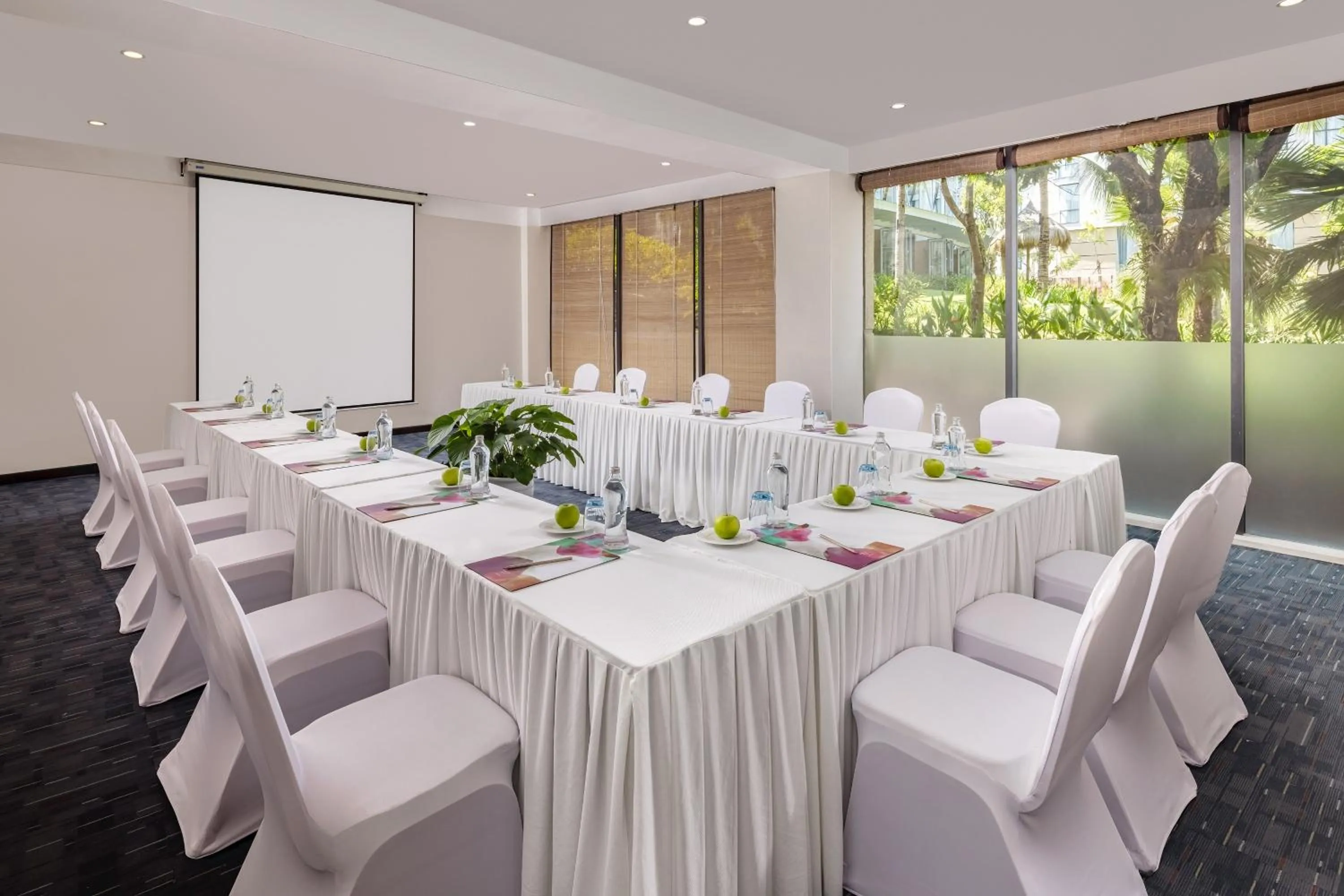 Business facilities in Melia Danang Beach Resort