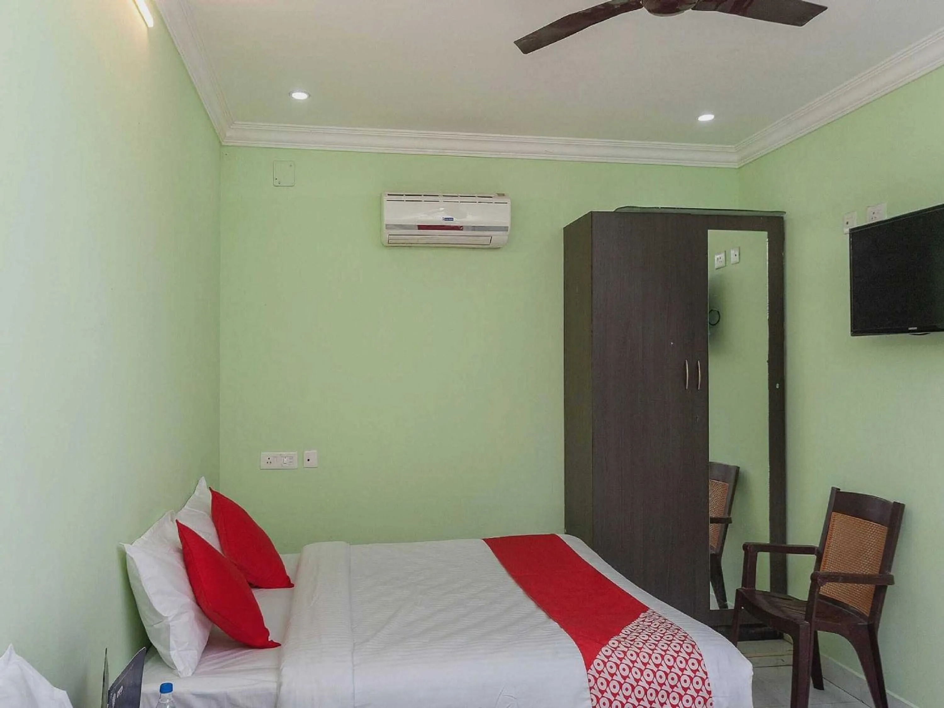 Lobby or reception, Bed in Hotel O Seabreeze Residency