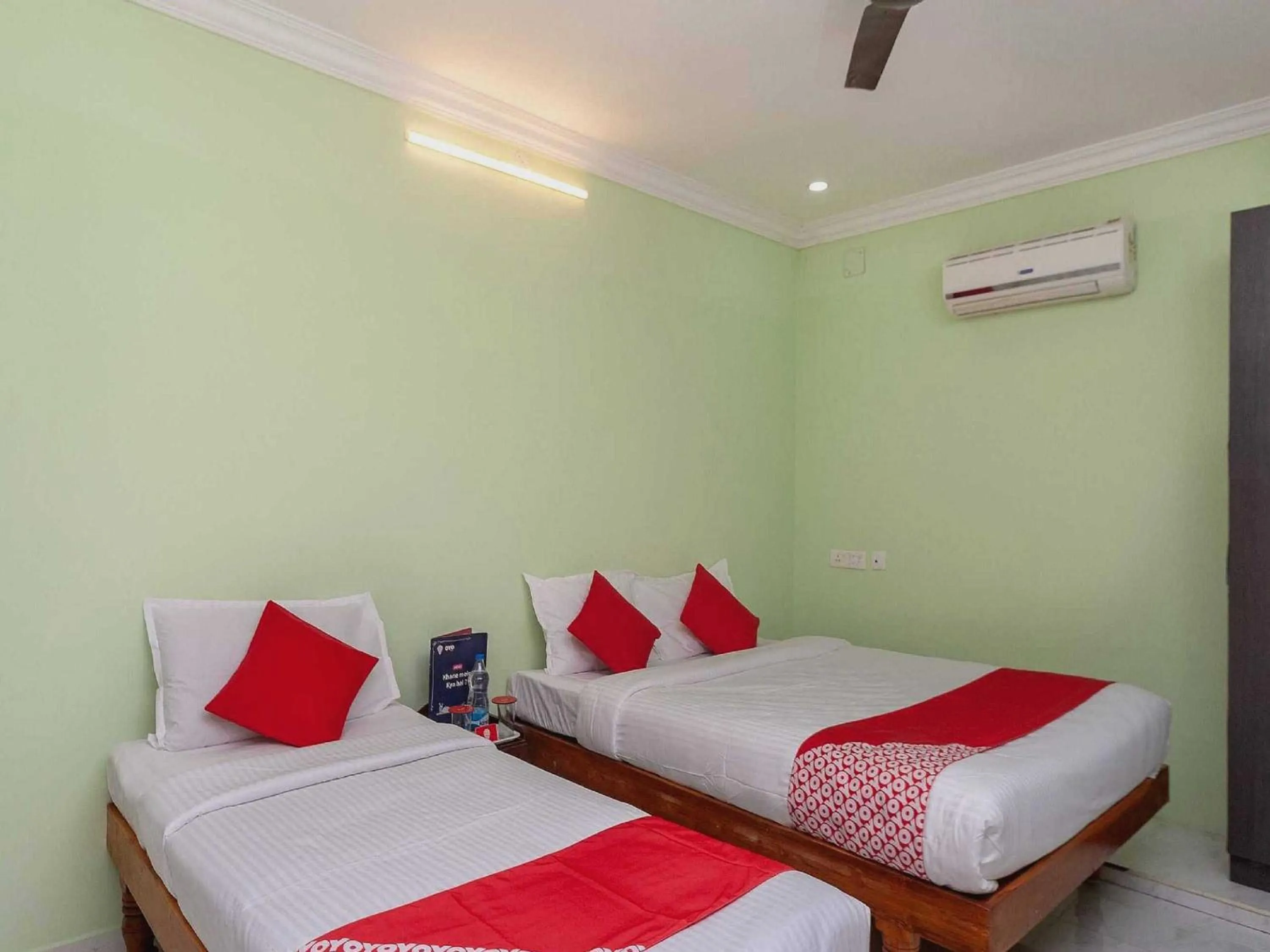 Facade/entrance, Bed in Hotel O Seabreeze Residency