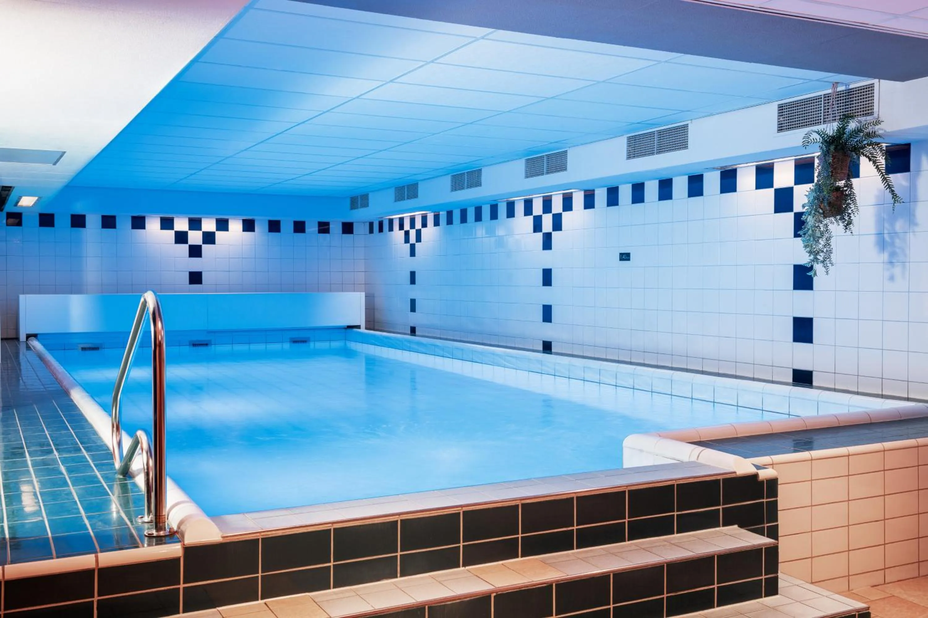 Swimming pool in Mercure Hotel Tilburg Centrum