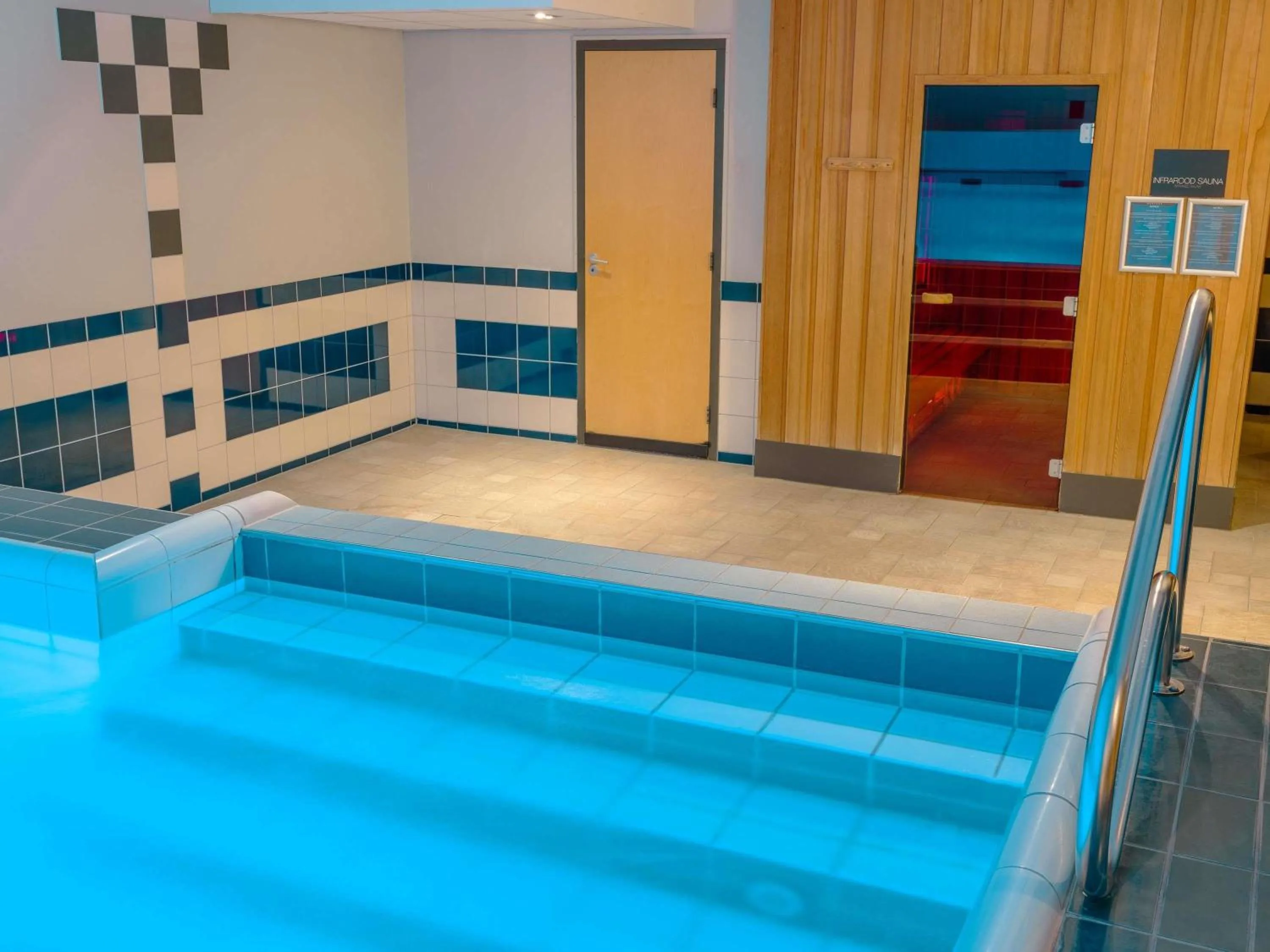 Pool view in Mercure Hotel Tilburg Centrum