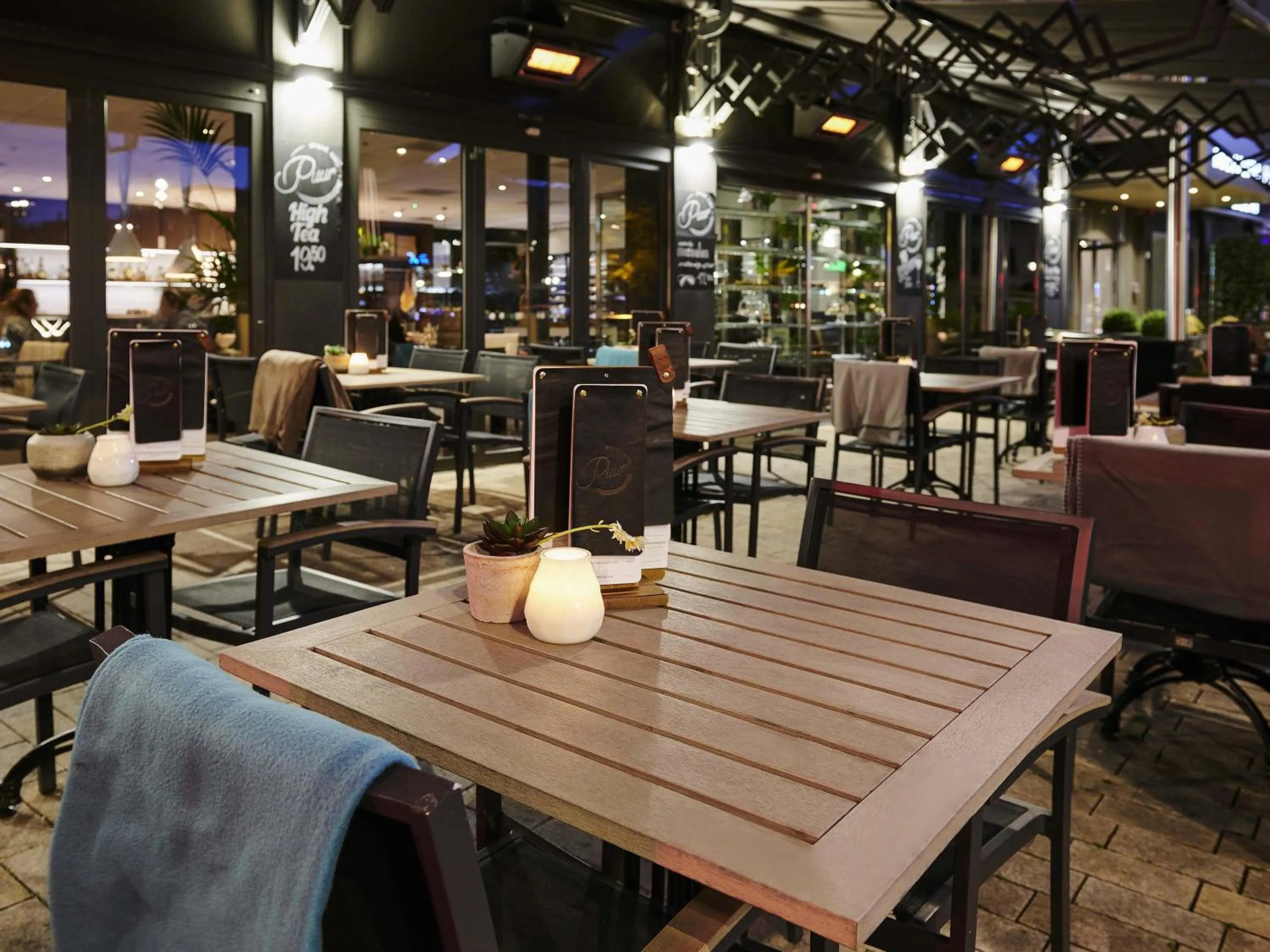 Lounge or bar in Mercure Hotel Tilburg Centrum