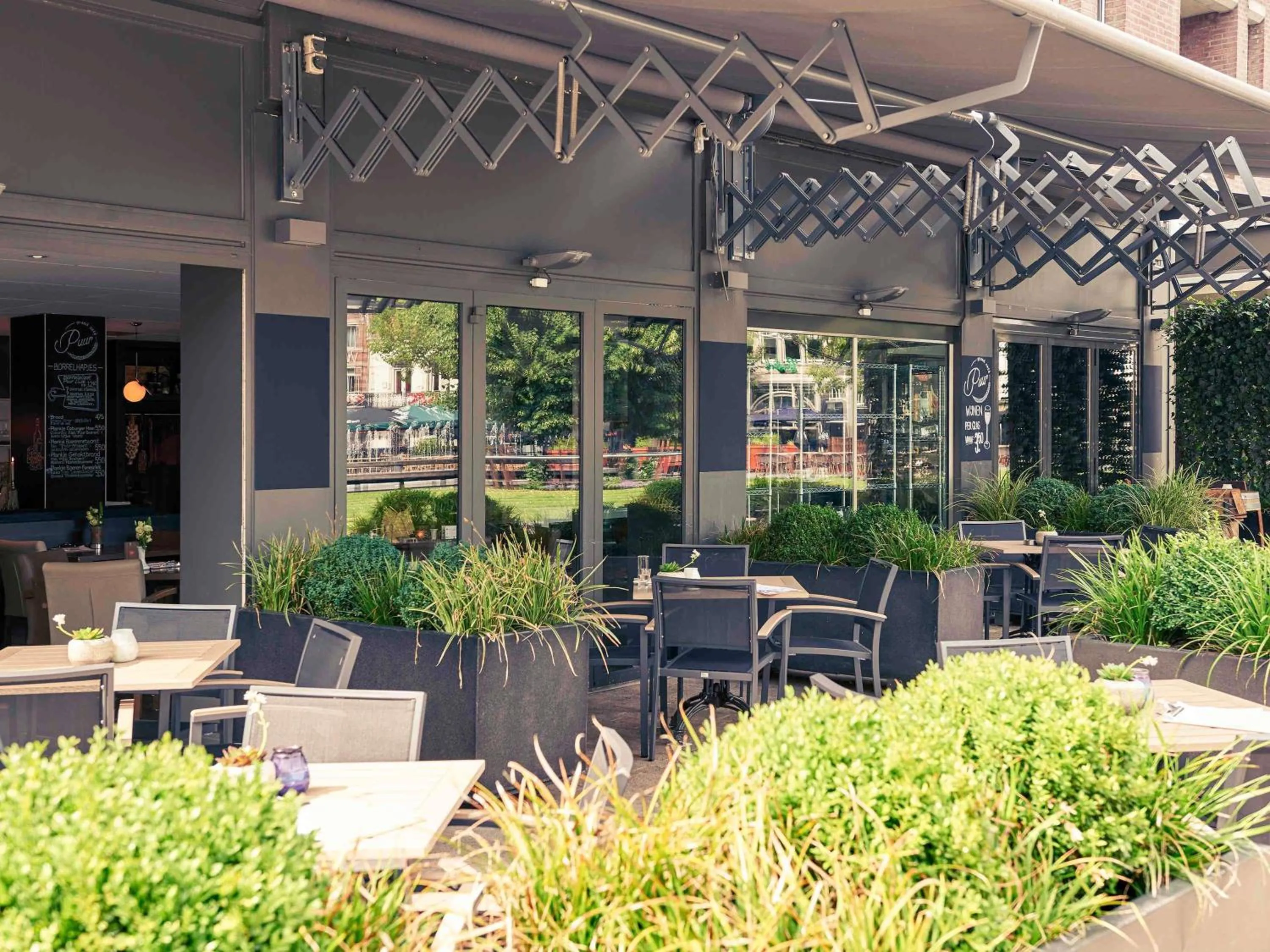 Lounge or bar in Mercure Hotel Tilburg Centrum