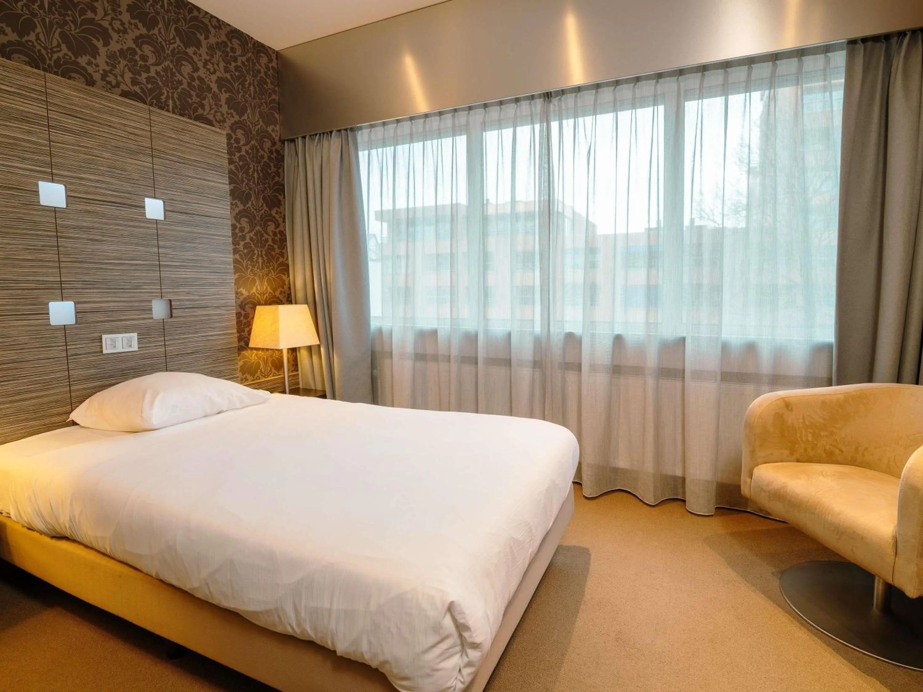 Bedroom, Bed in Mercure Hotel Tilburg Centrum