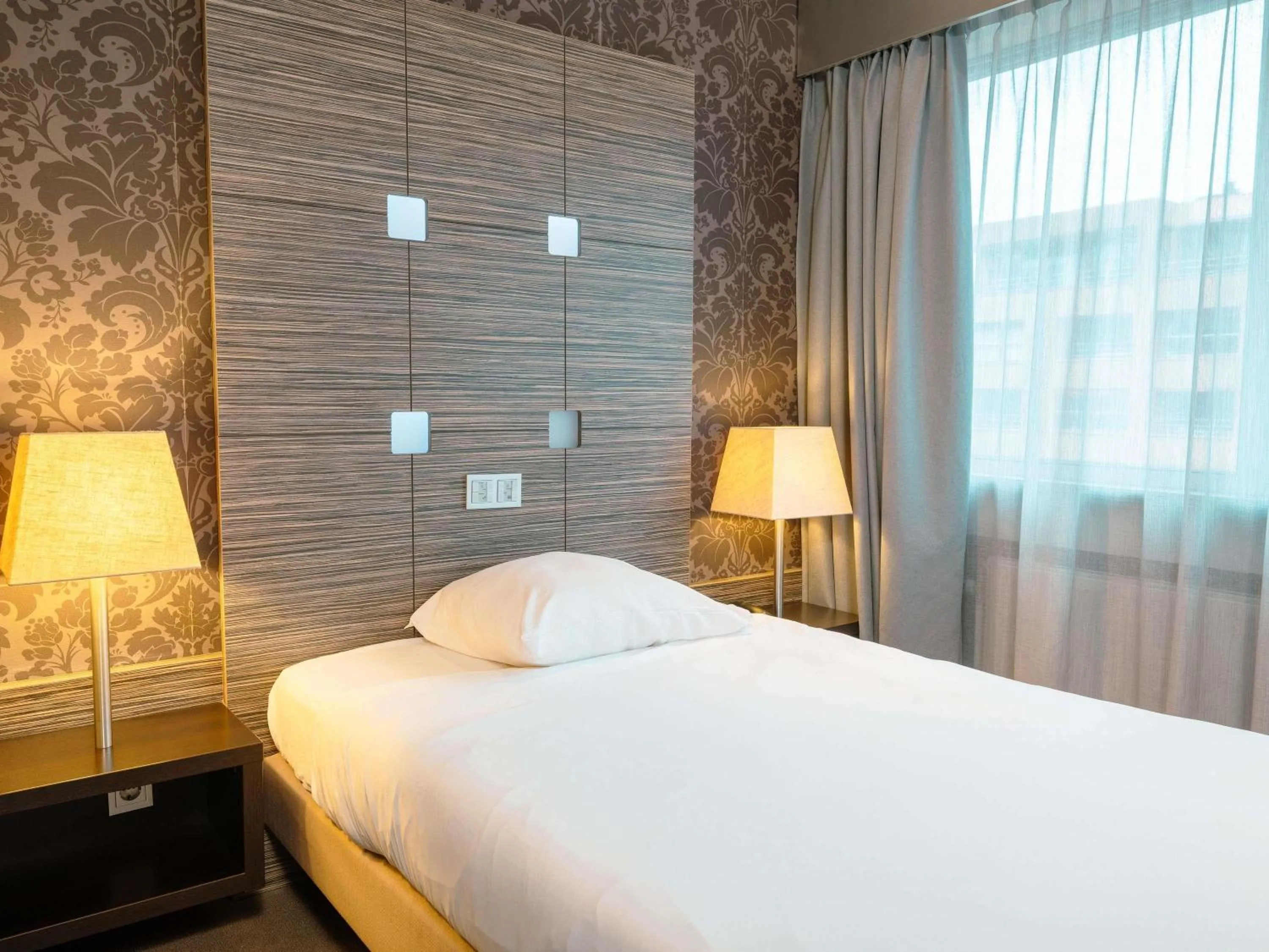 Bedroom, Bed in Mercure Hotel Tilburg Centrum