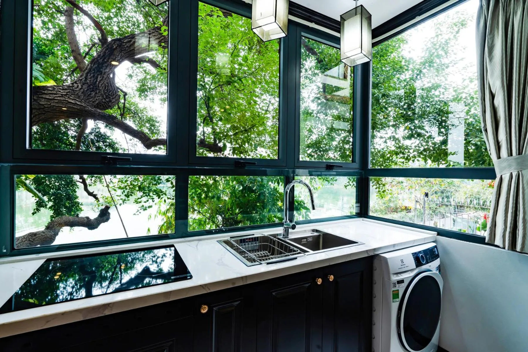 Kitchen or kitchenette in Wild Lotus Hotel Apartment 2