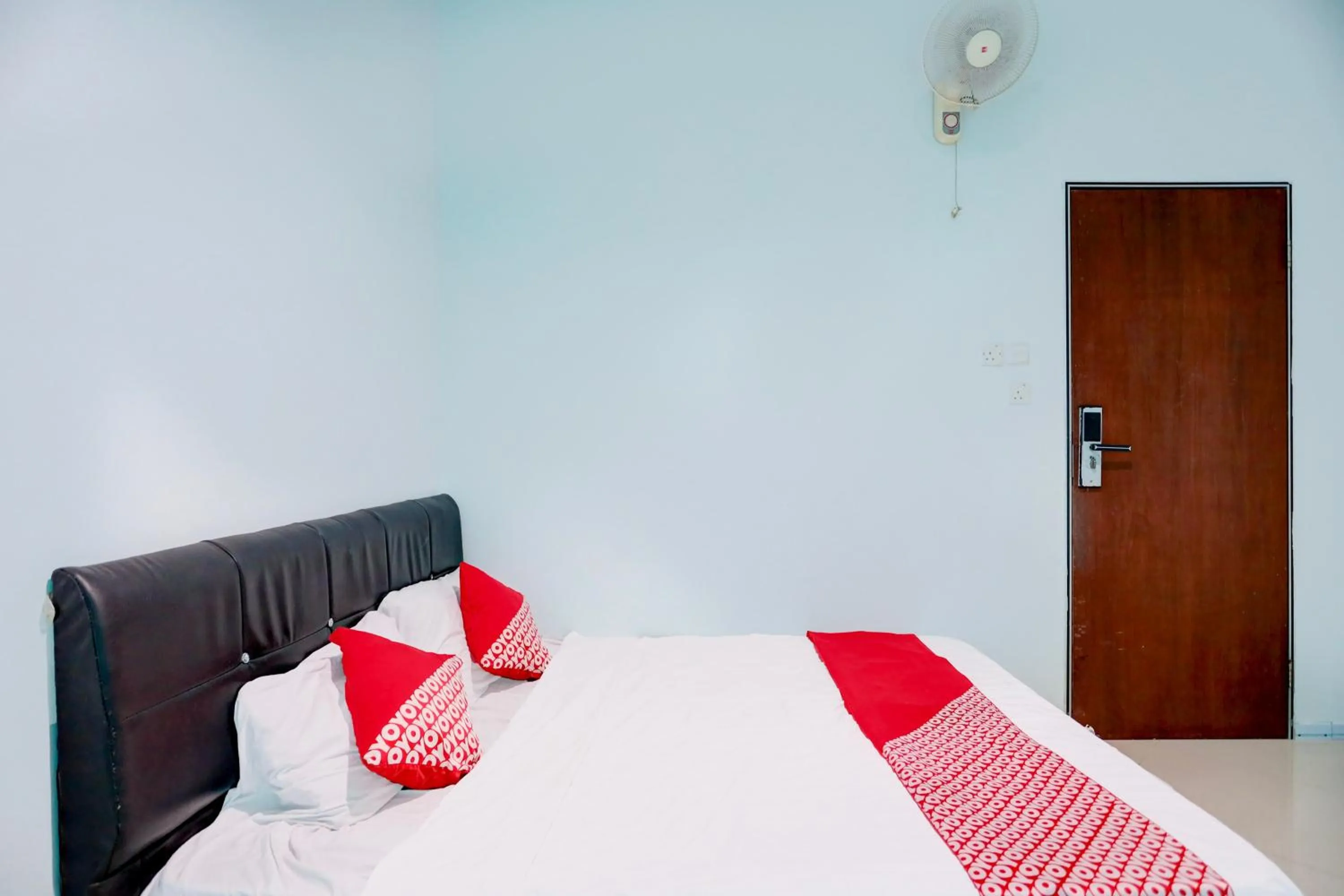 Bedroom in Hotel O Happy 777