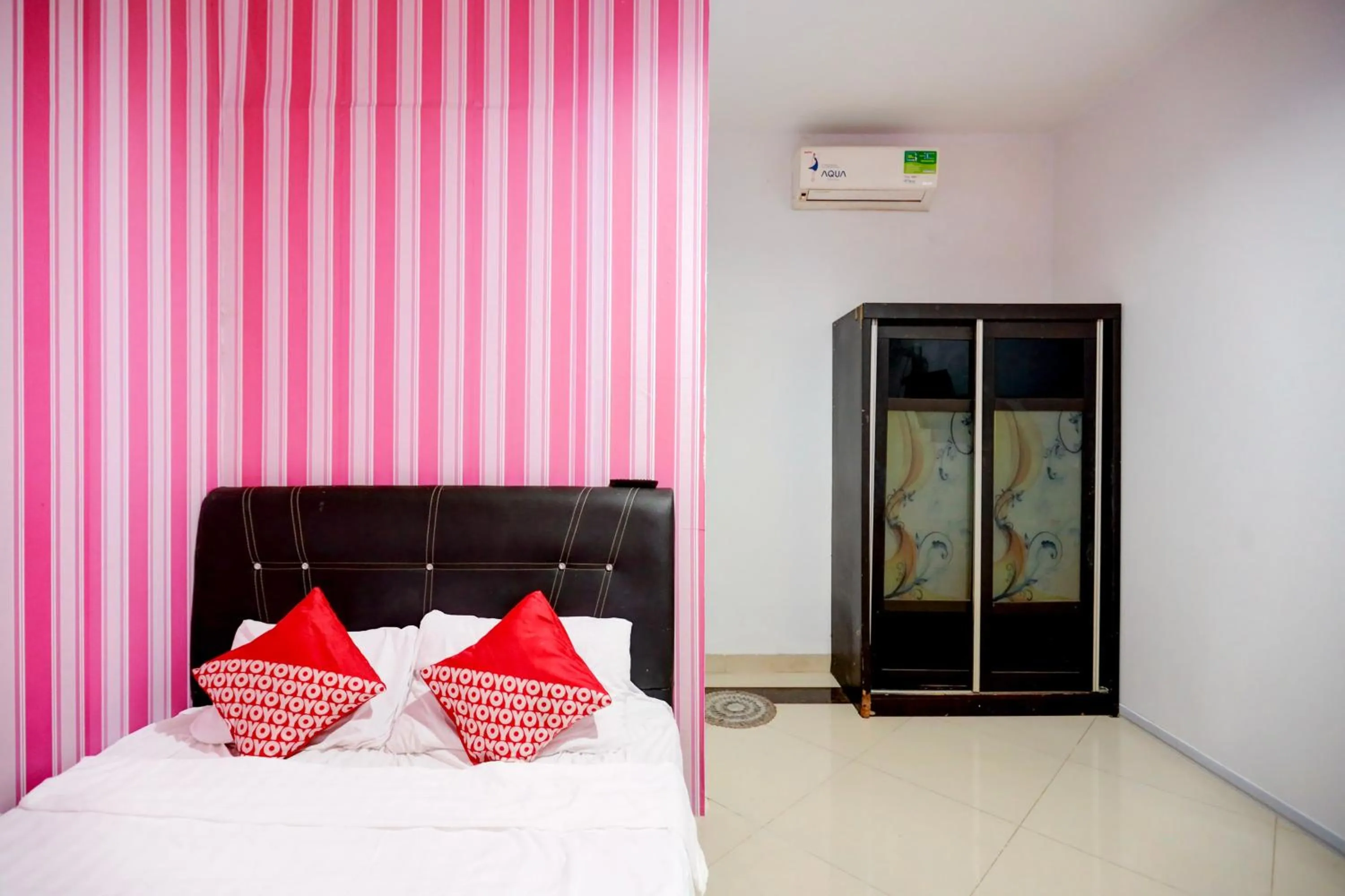 Bedroom in Hotel O Happy 777