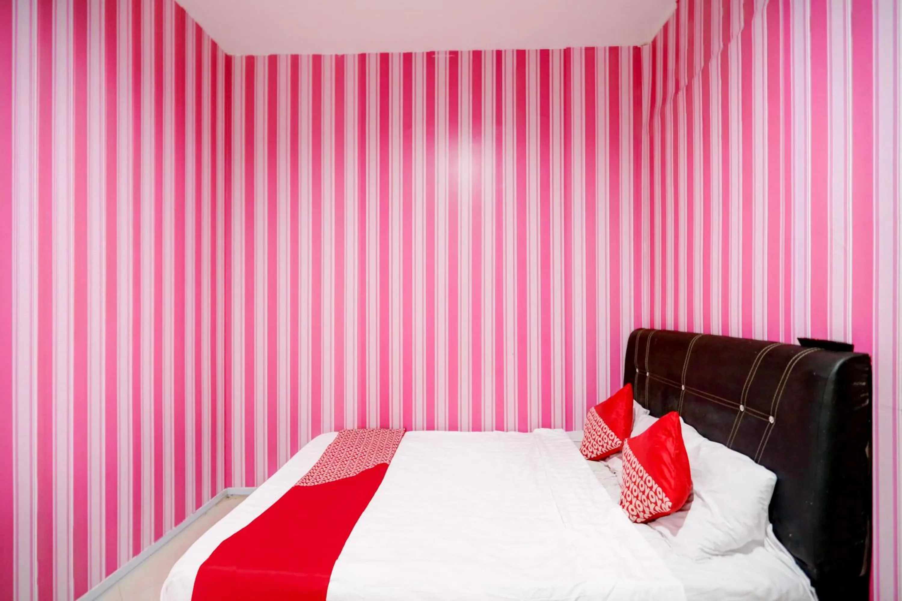 Bedroom in Hotel O Happy 777