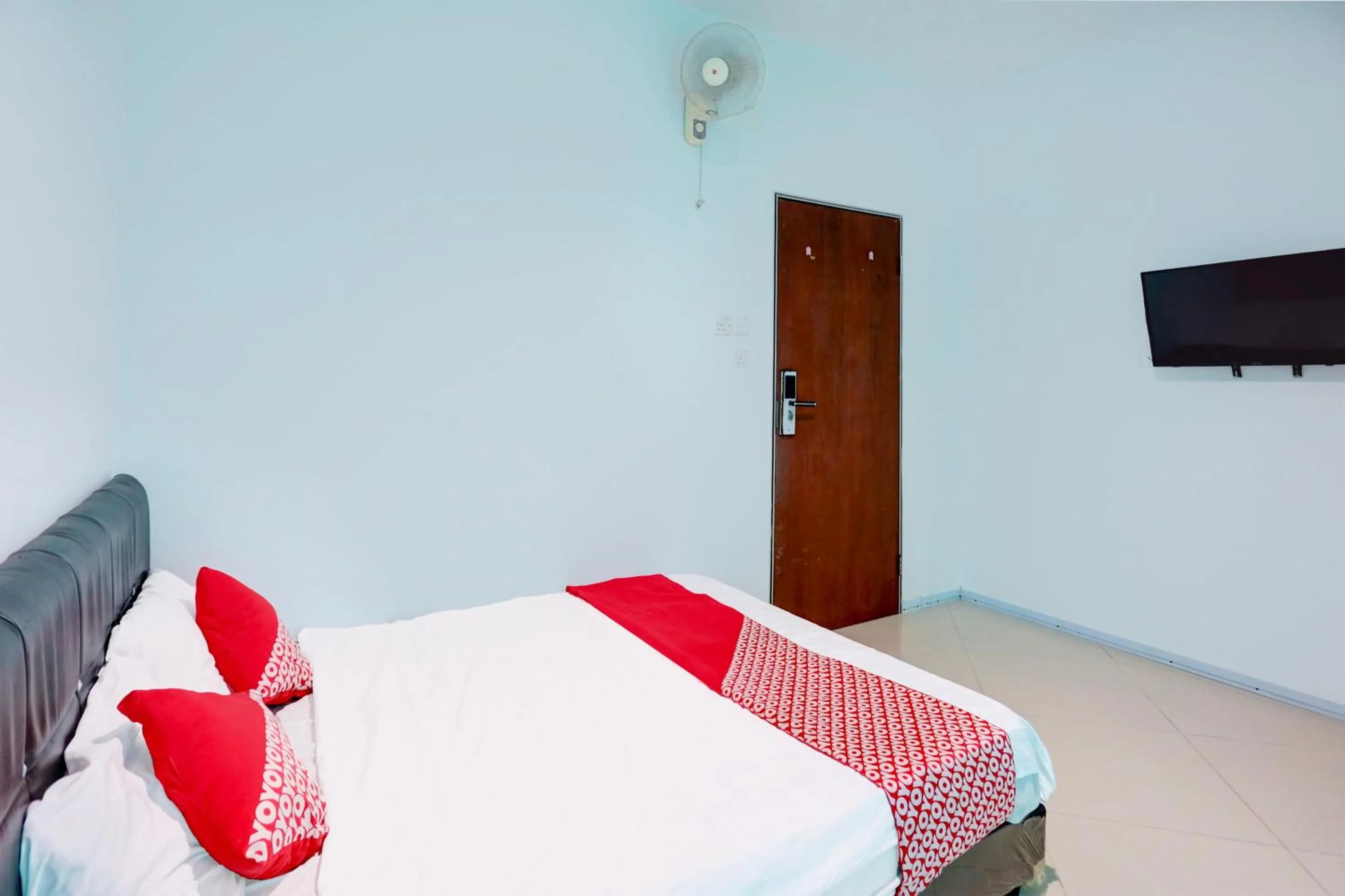 Bedroom in Hotel O Happy 777