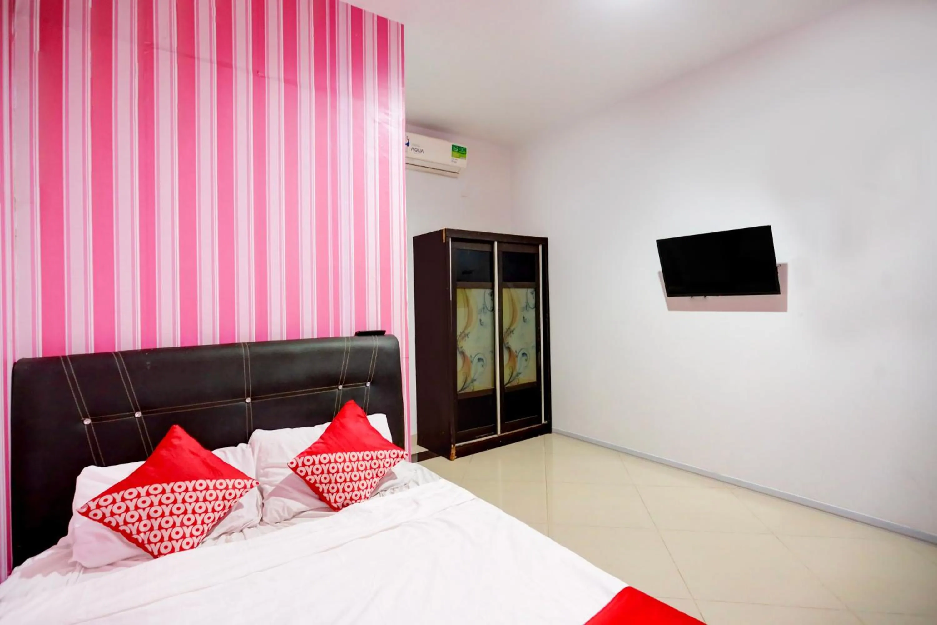 Bedroom in Hotel O Happy 777