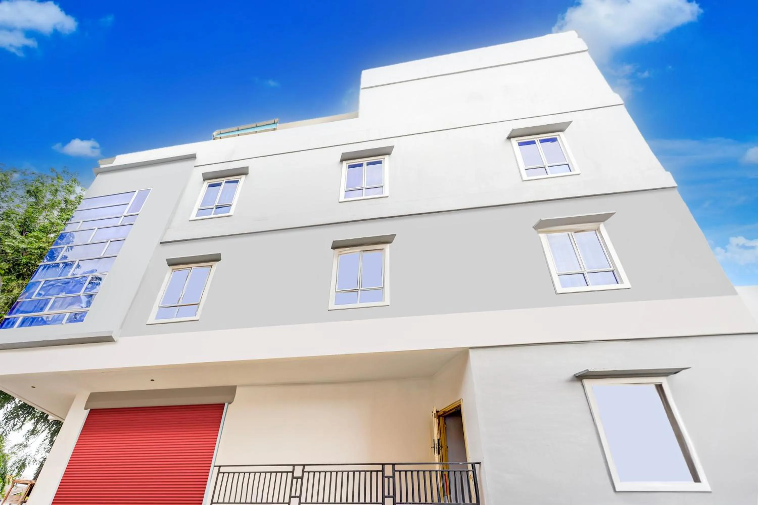 Facade/entrance in Hotel O Happy 777