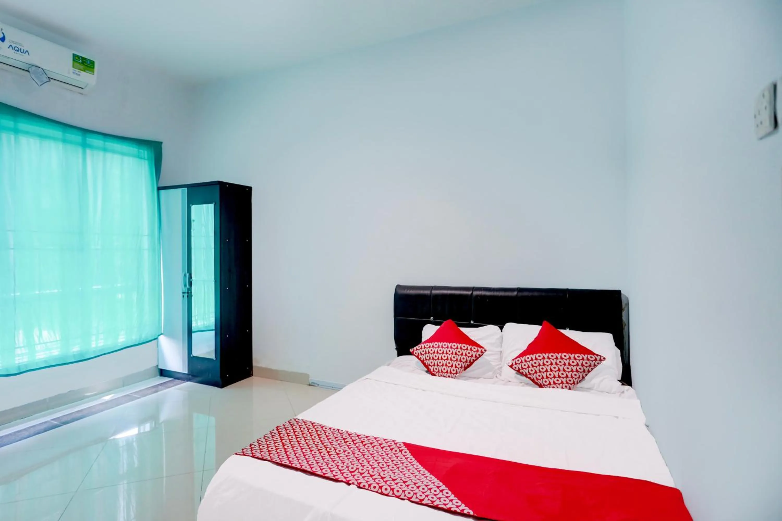 Bedroom in Hotel O Happy 777