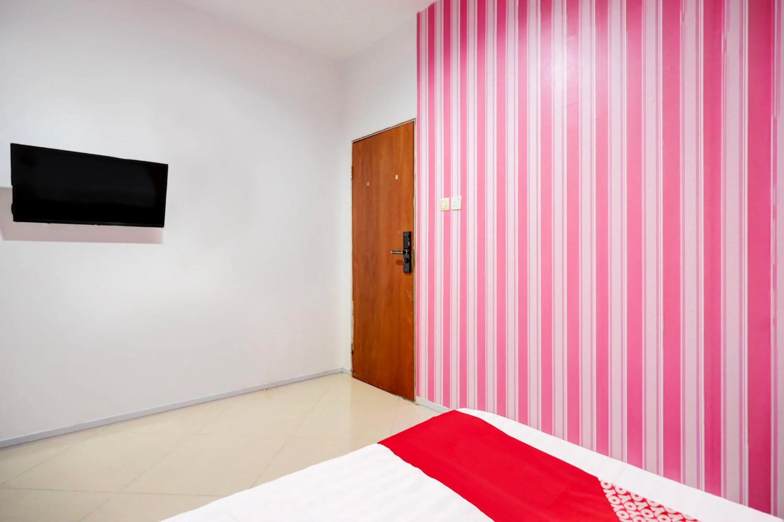 Bedroom in Hotel O Happy 777