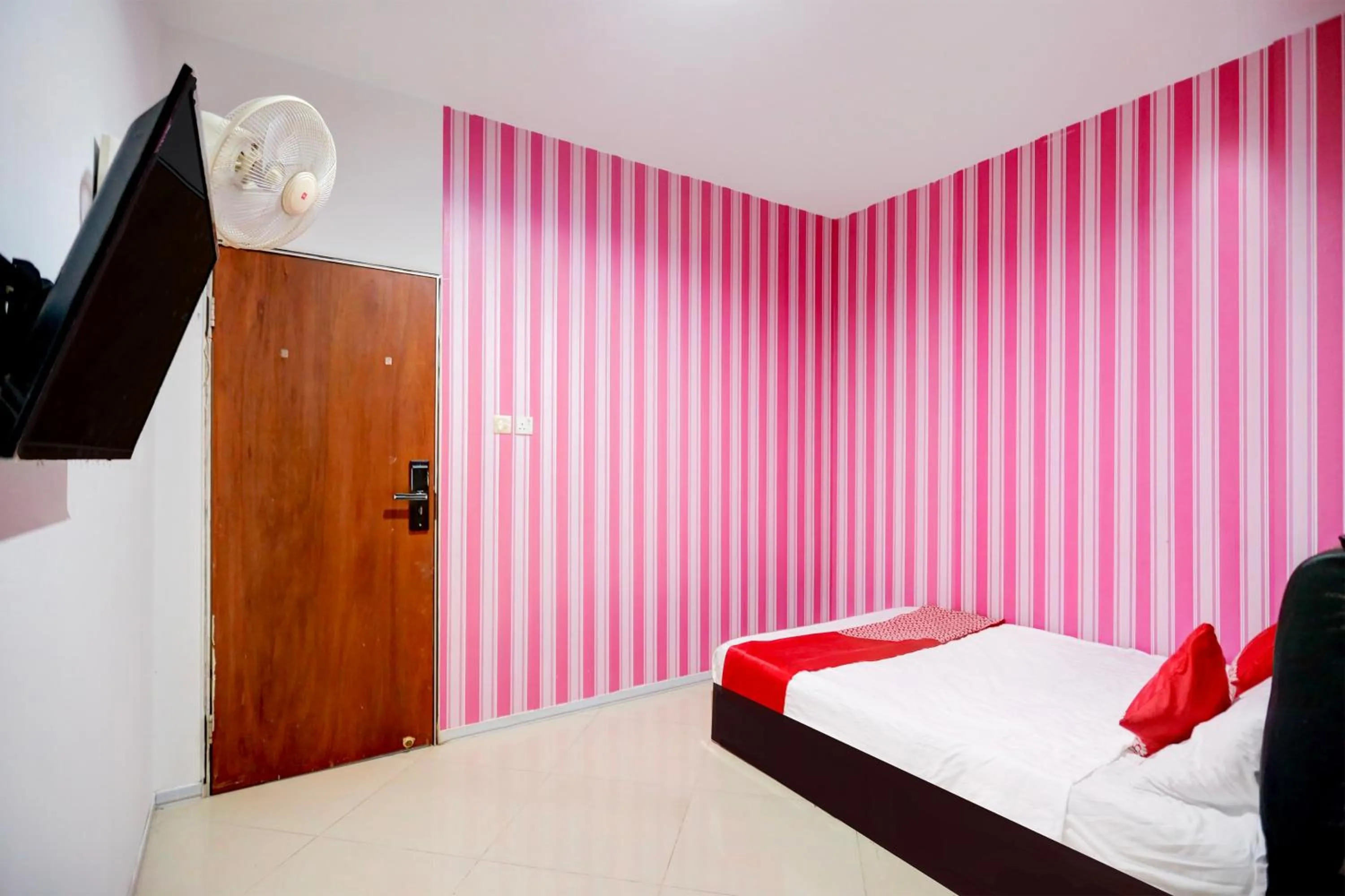 Bedroom in Hotel O Happy 777