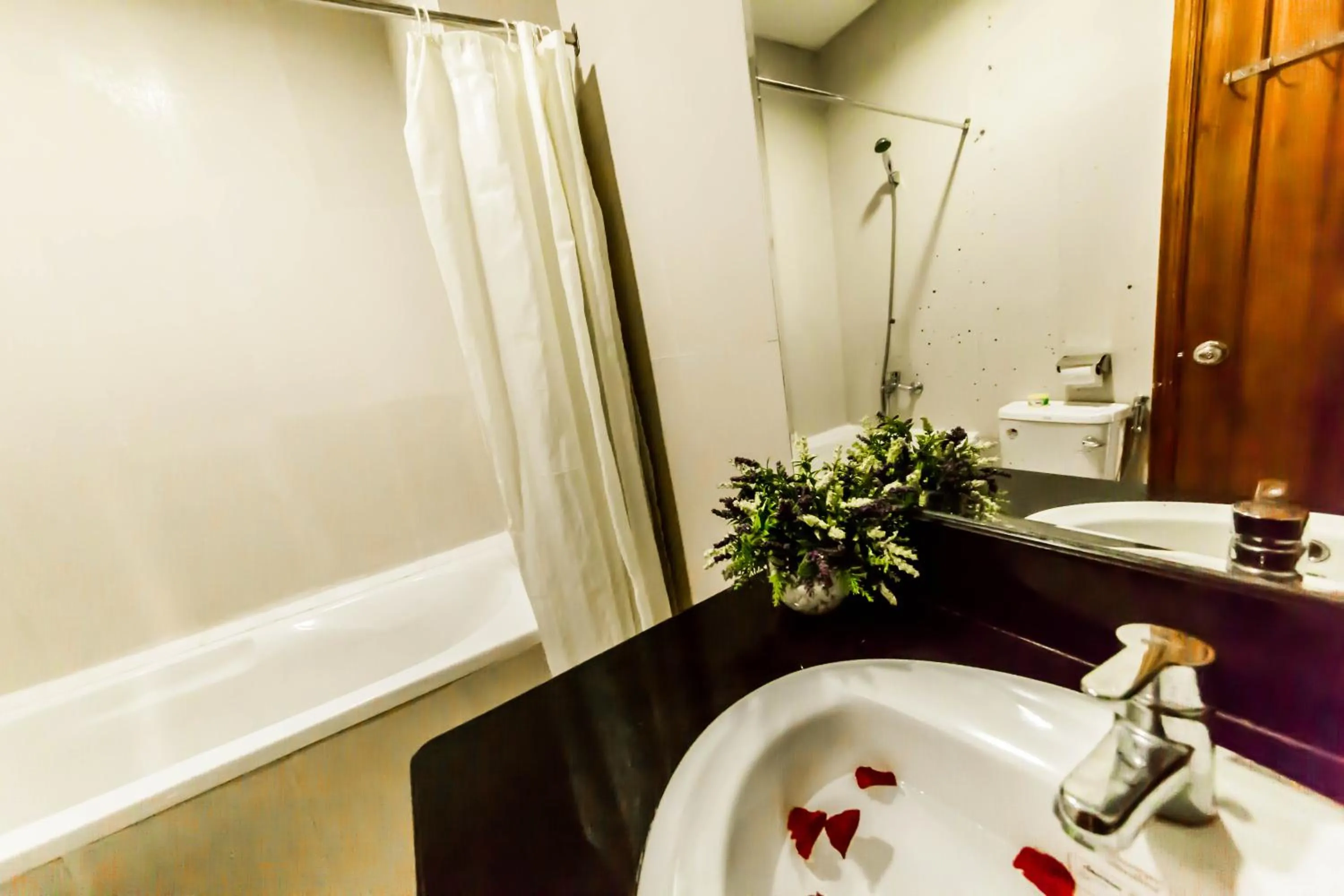 Bathroom in Kiên Cường 2 Hotel