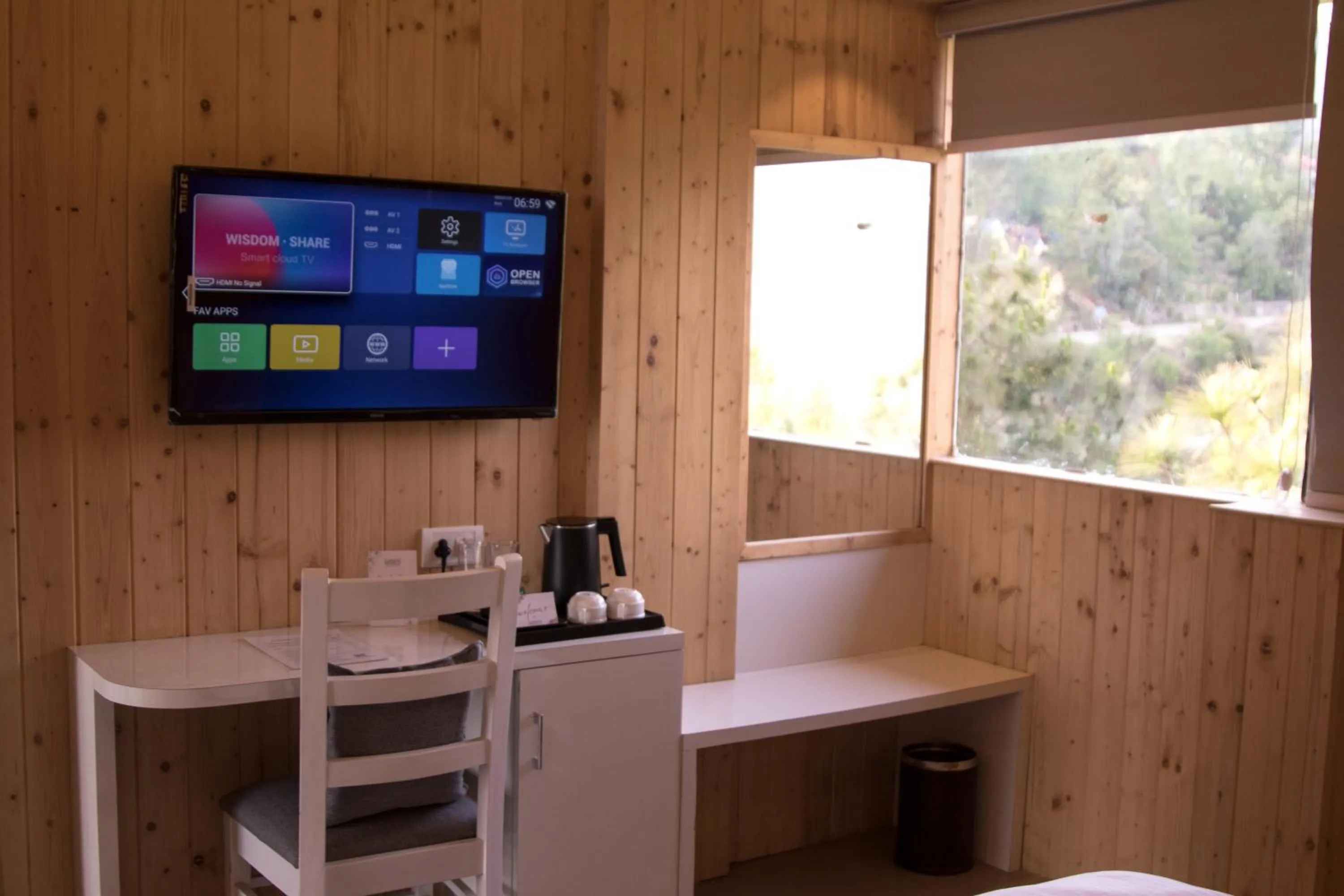 TV and multimedia in Kaffberry Cafe & Homestays