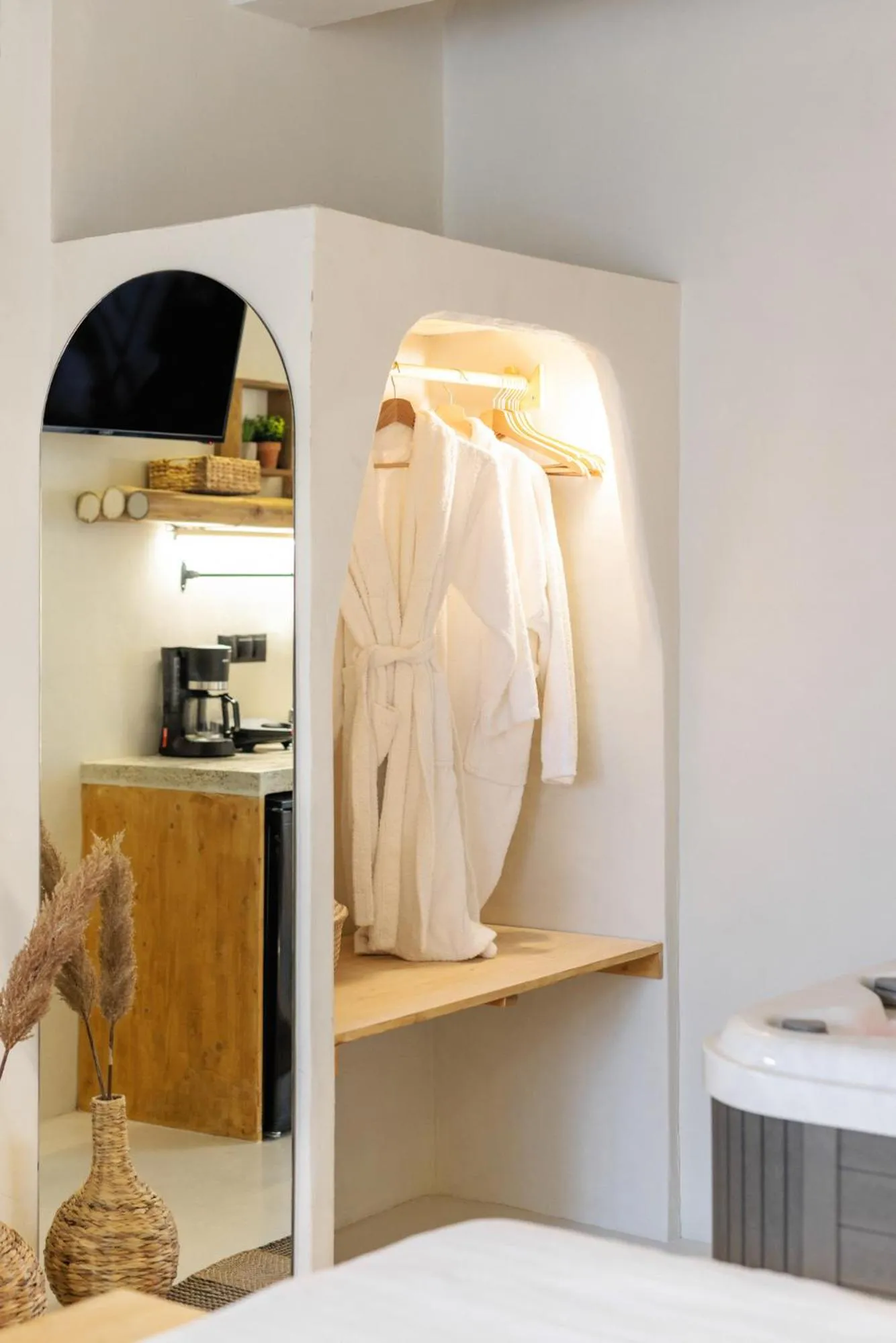 wardrobe in Marabou Unique Stay