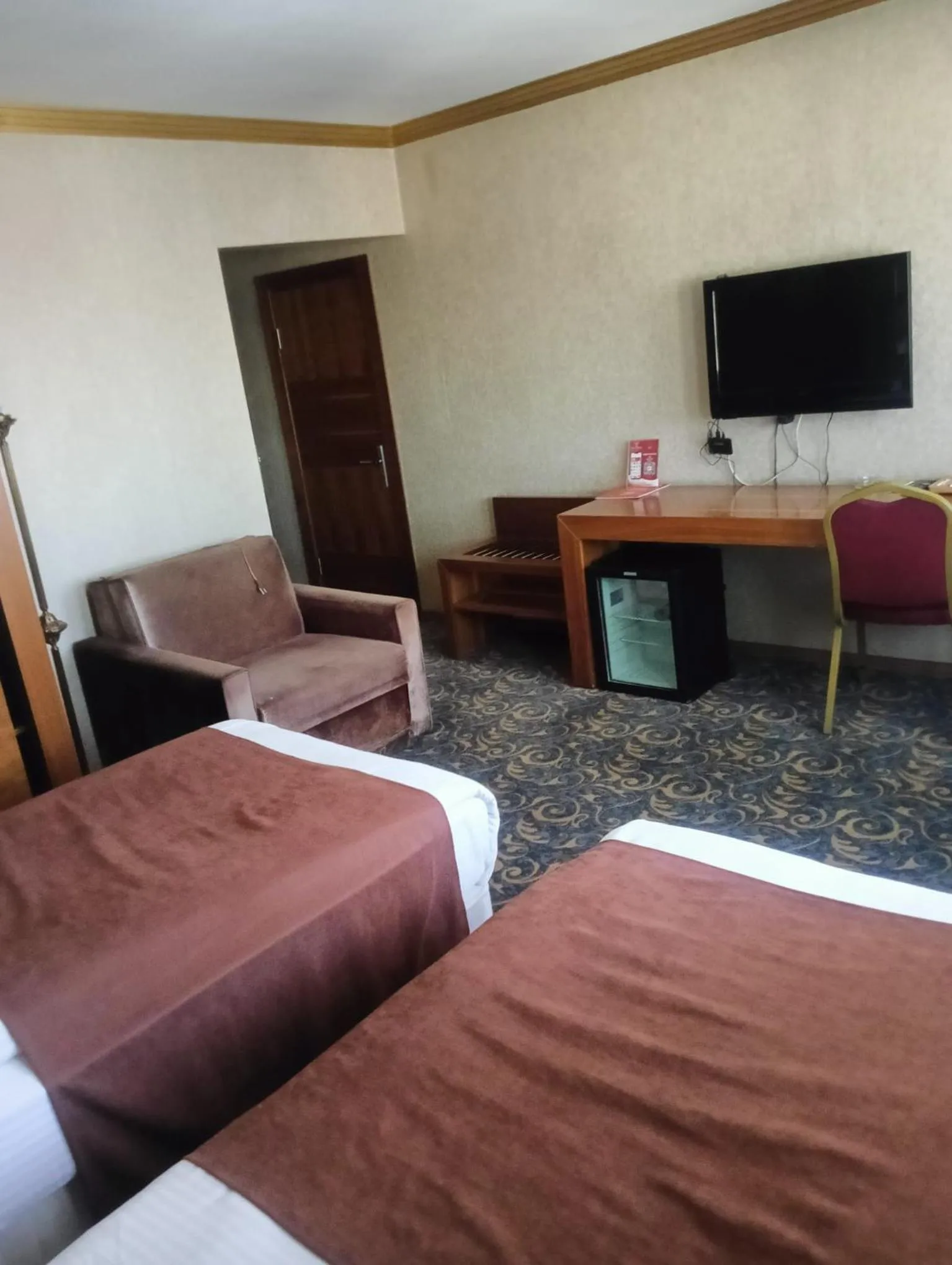 Bed in SARR TAC MAHAL HOTEl