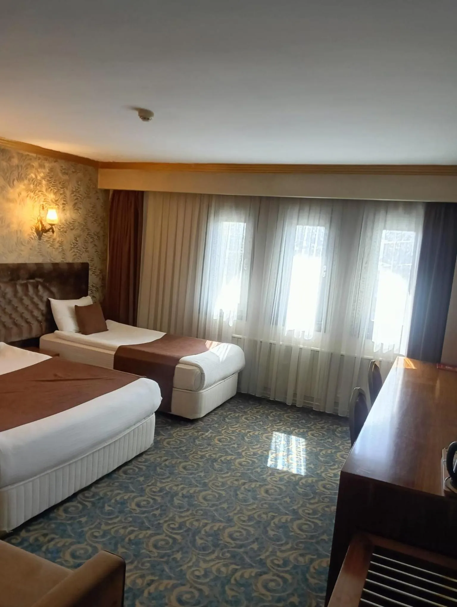 Bed in SARR TAC MAHAL HOTEl