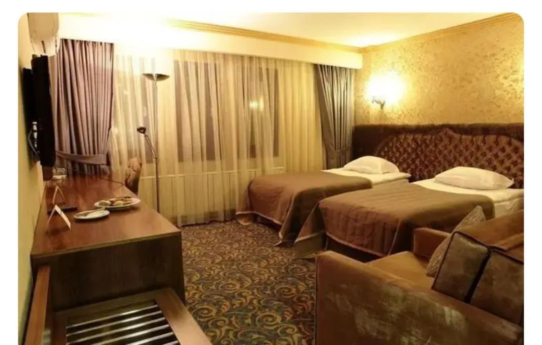 Bed in SARR TAC MAHAL HOTEl