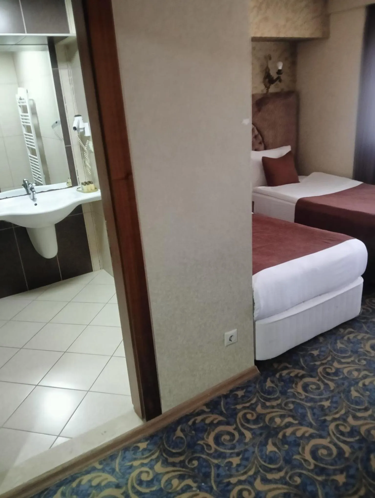 Bed in SARR TAC MAHAL HOTEl