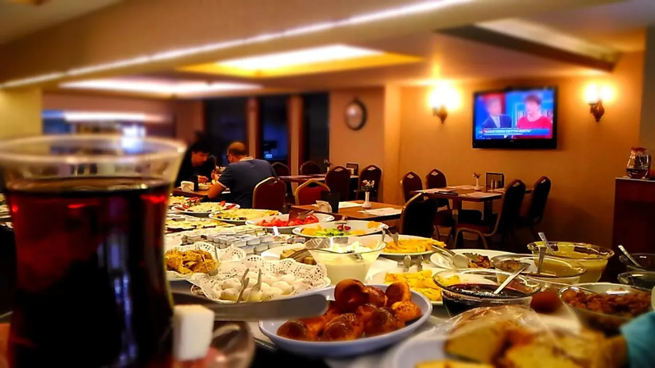 SARR TAC MAHAL HOTEl