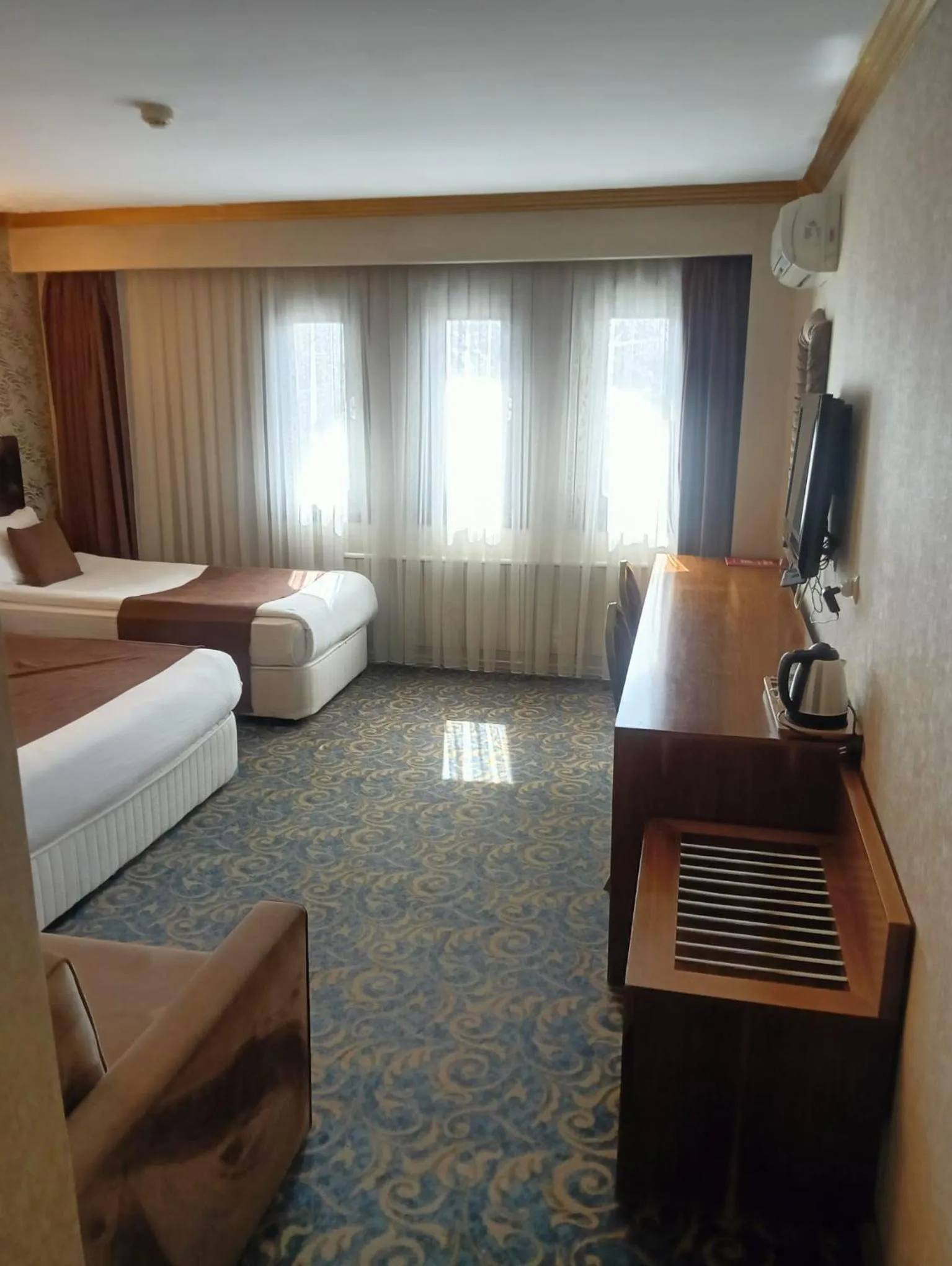 Bed in SARR TAC MAHAL HOTEl